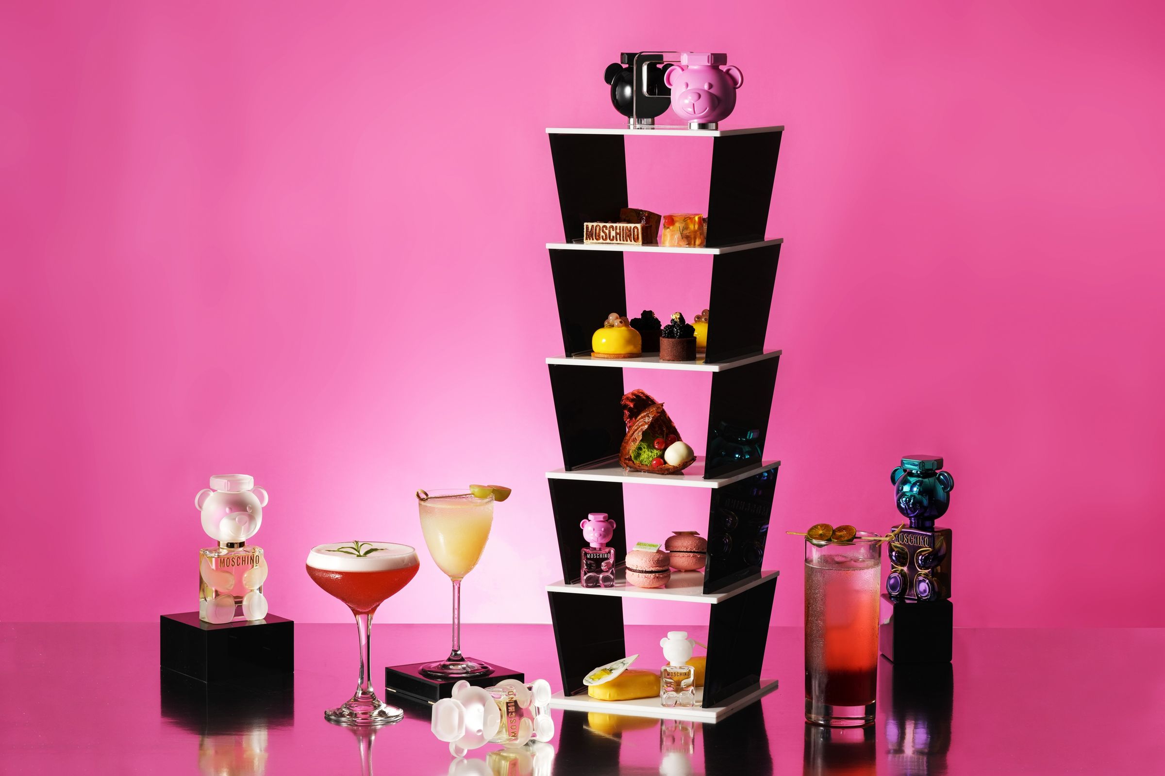 台北W飯店「W Tipsy Tea」攜手香氛品牌MOSCHINO PARFUM推出聯名下午茶。(2,588+10%元/雙人份)(台北W飯店提供)