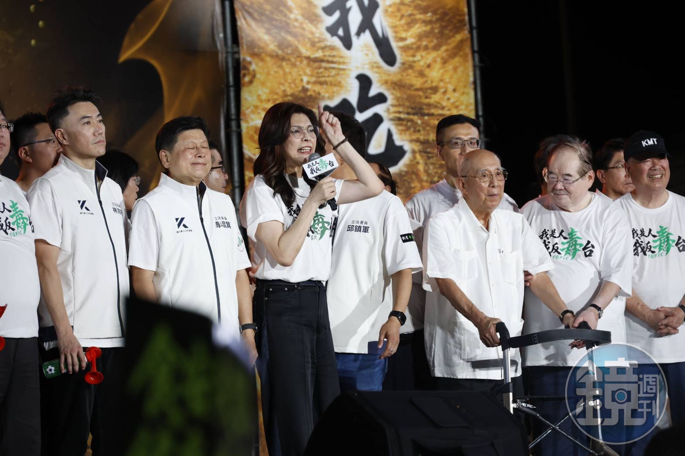 鄭麗文致詞時情緒激烈痛批賴清德、民進黨，最後帶動全場藍粉高喊近20次「賴清德下台！民進黨下台！」