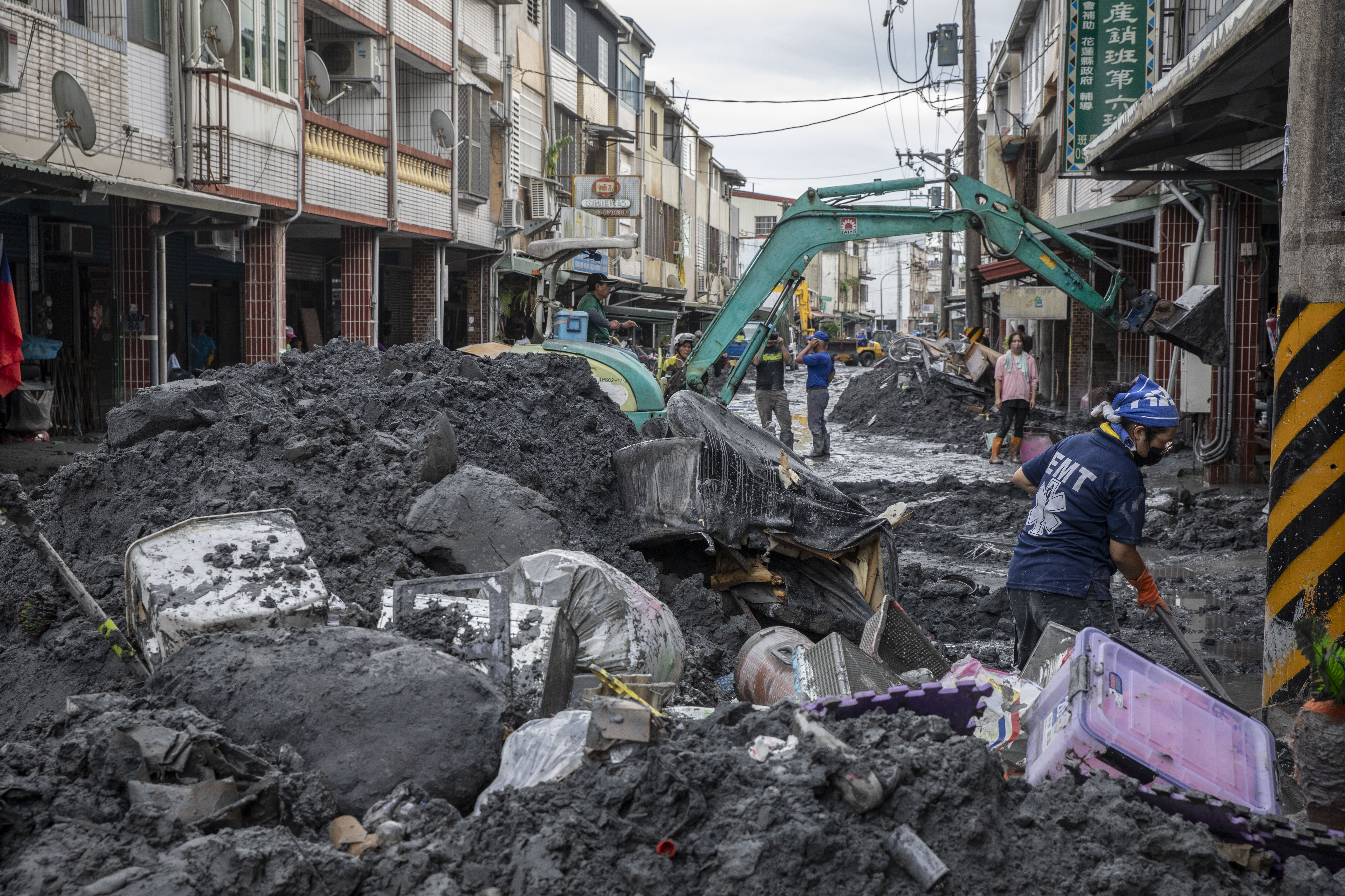 各界鏟子超人前往花蓮救災。示意圖。（本刊資料照）