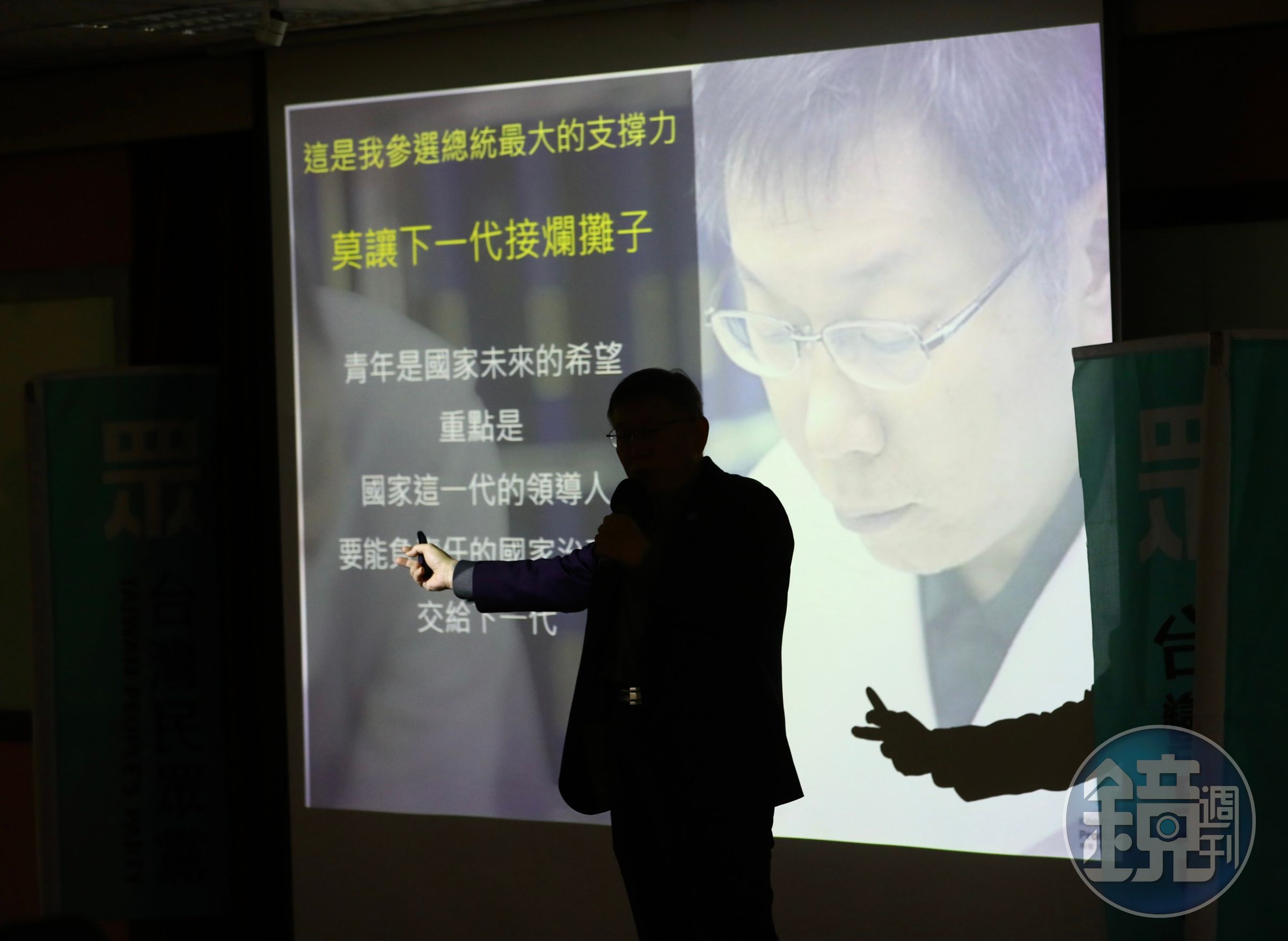 柯文哲日前自爆有人開價2億美元要他當副手,引發各界議論,但柯事後受訪不願透露進一步內容。