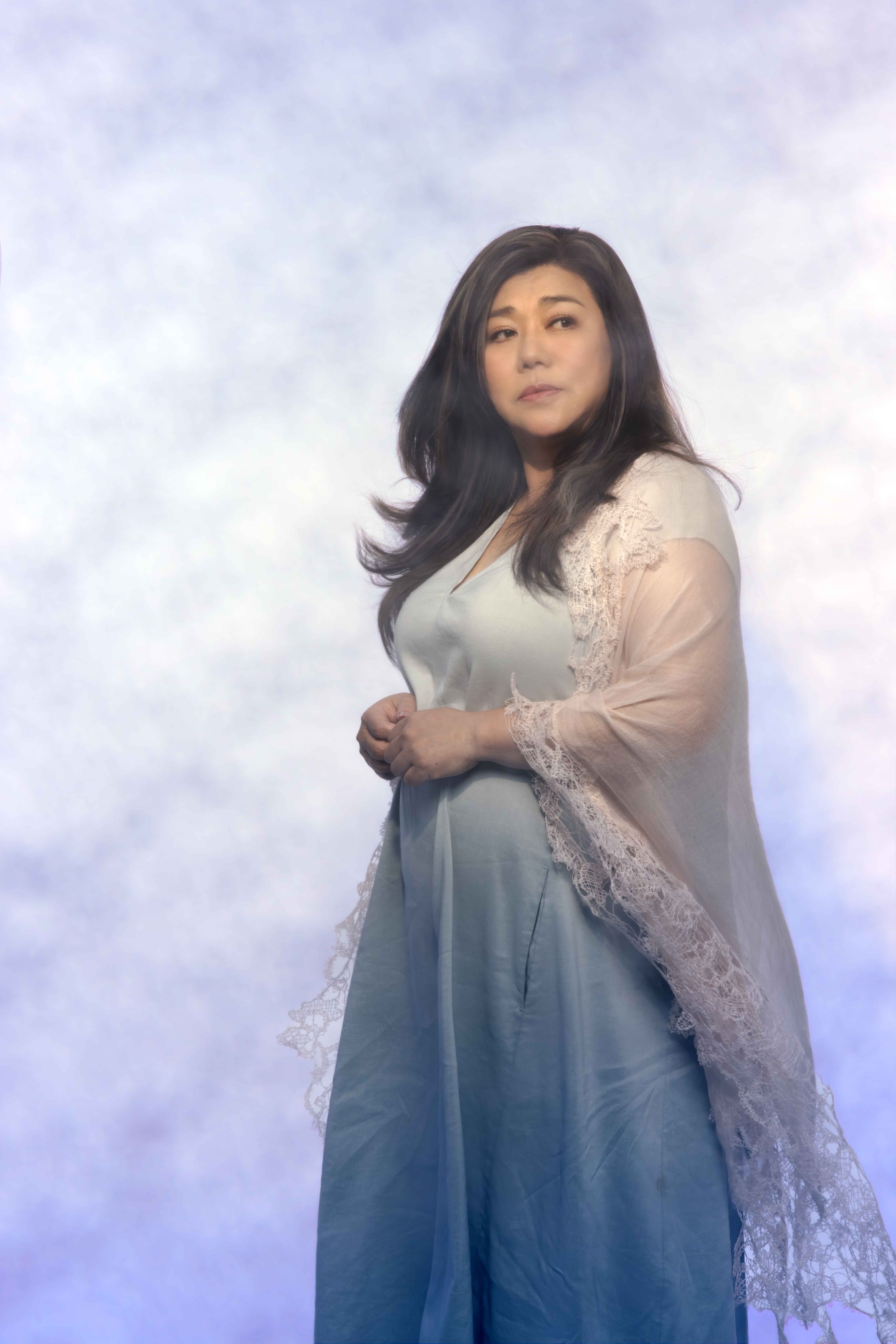  林美秀以自己母親為名的首支個人單曲〈來春〉，一唱入魂。（繁星浩月提供）