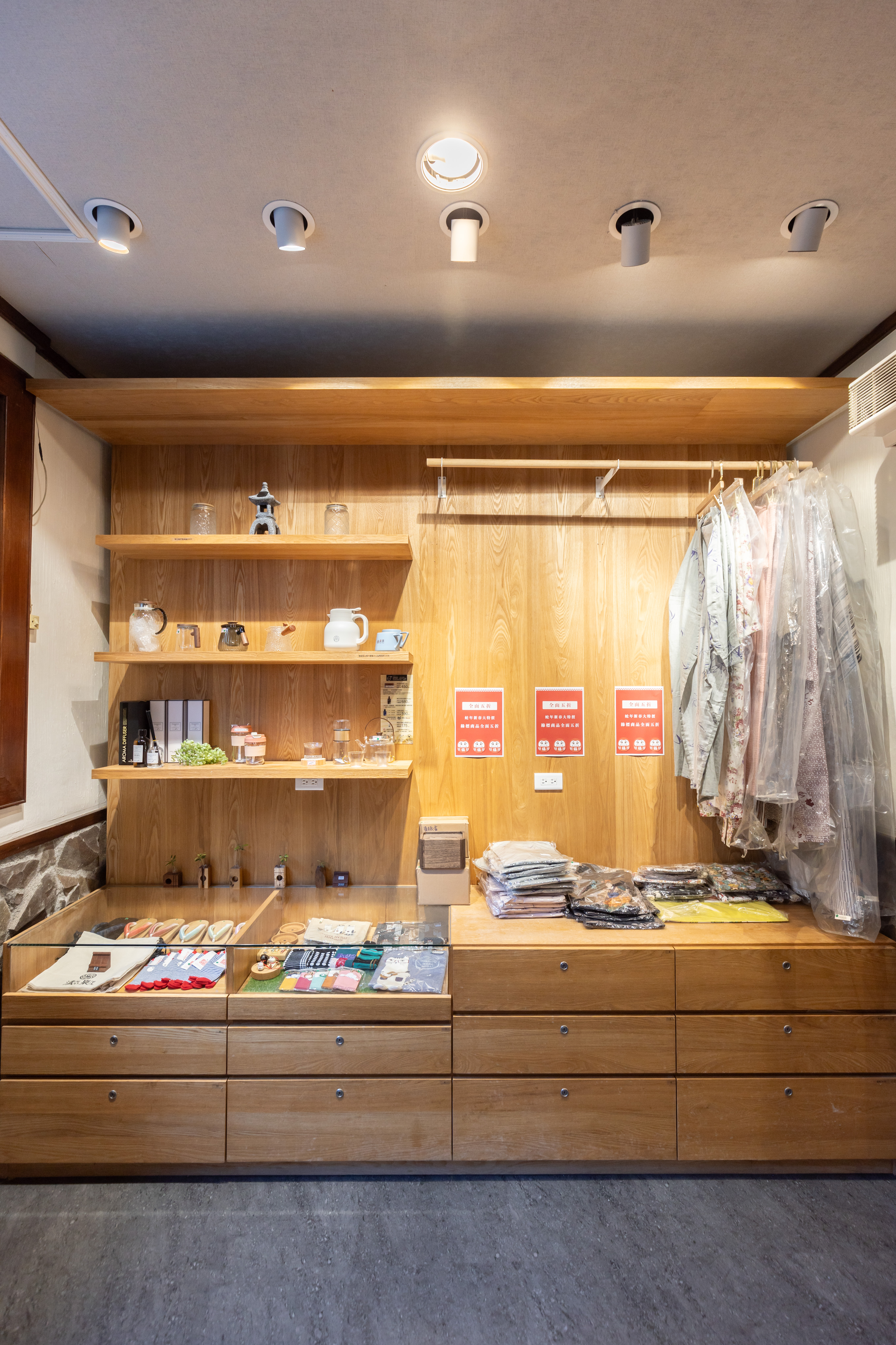 飯店提供浴衣租借服務，也能再泡完湯後喝上一瓶冰牛奶。