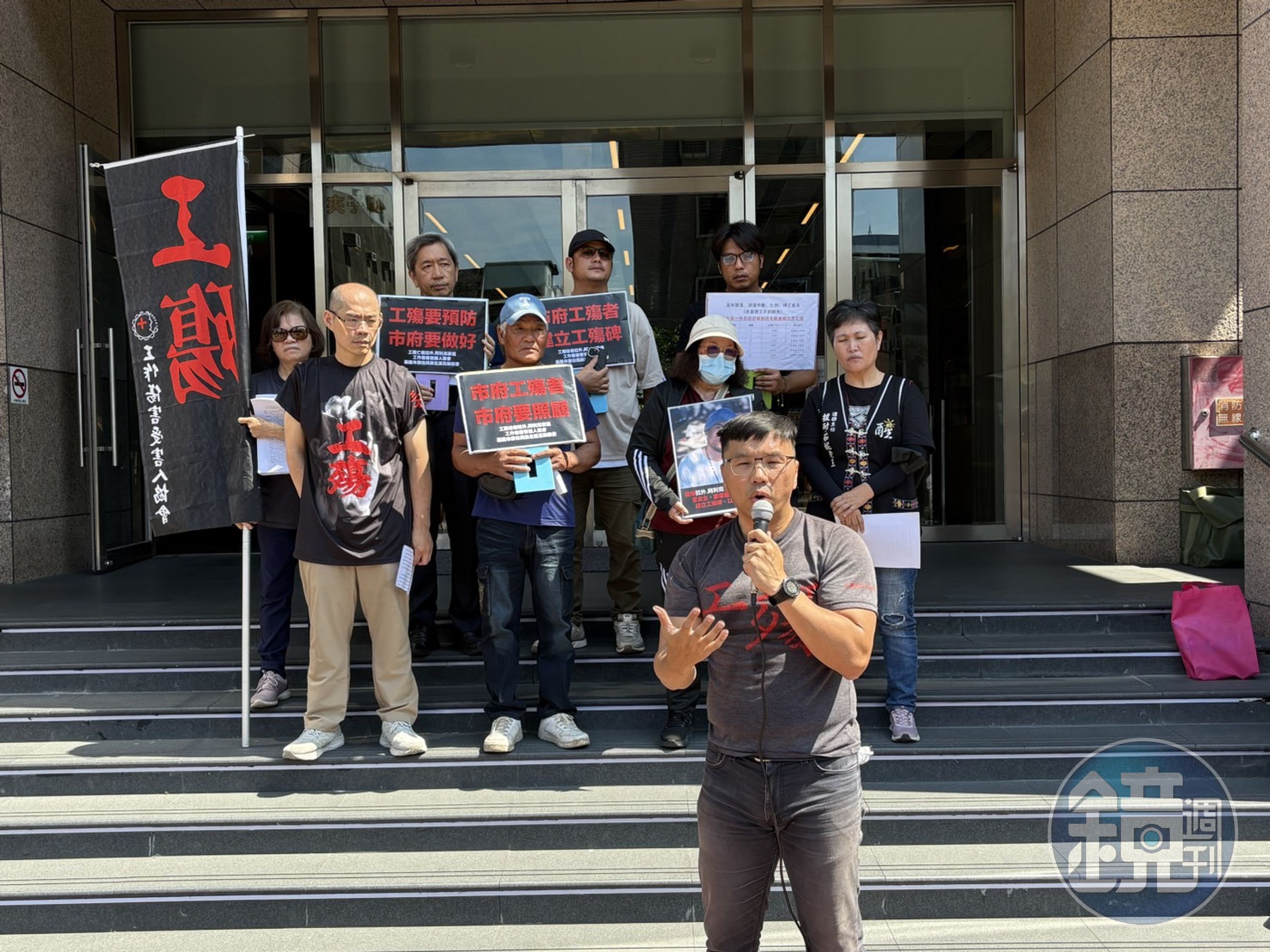 工傷協會與Lawai Arik家屬上午舉行記者會批觀傳局。