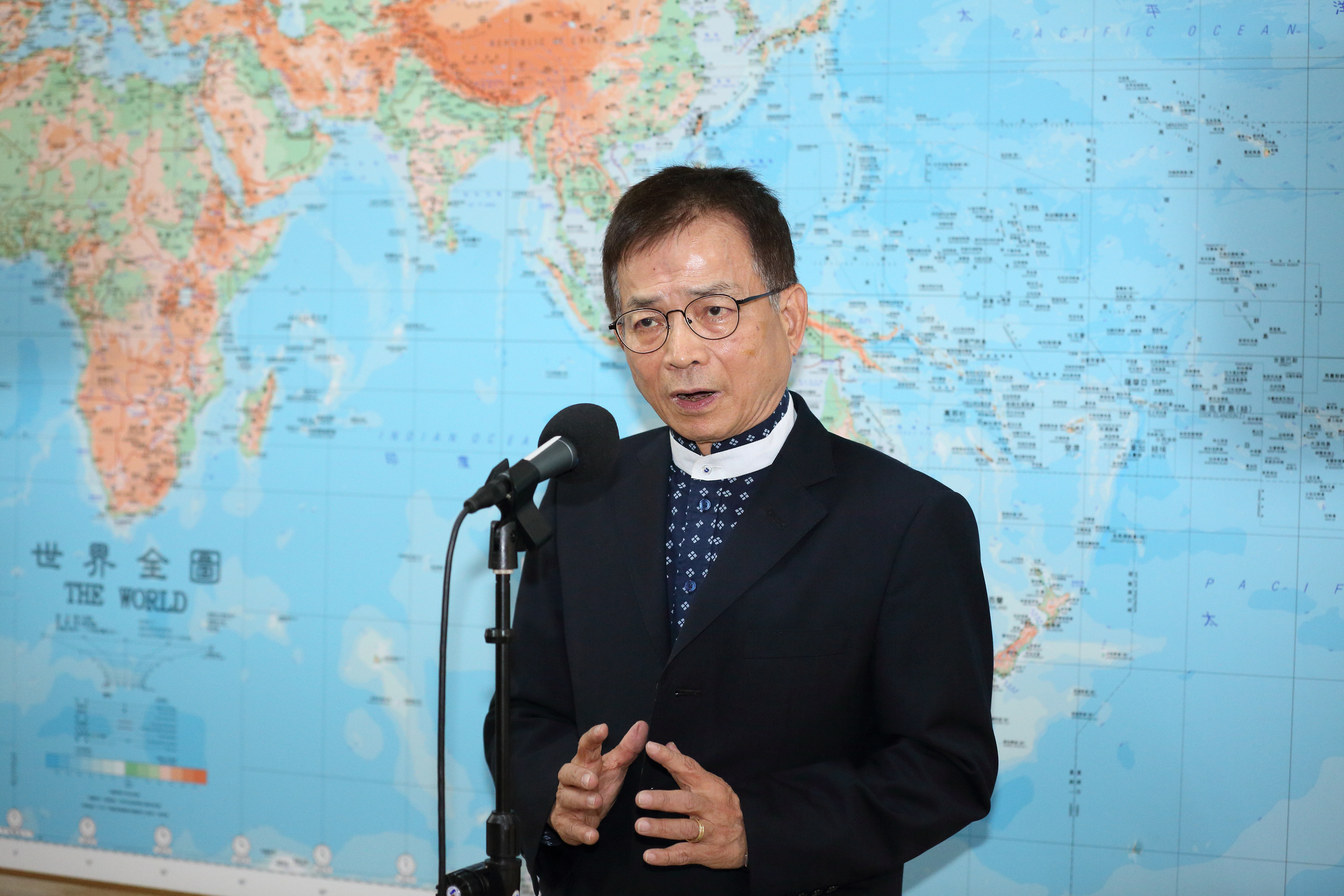 國民黨立委賴士葆9日晚間撞傷2名斑馬線行人，他今現身立法院鞠躬道歉。（本刊資料照）