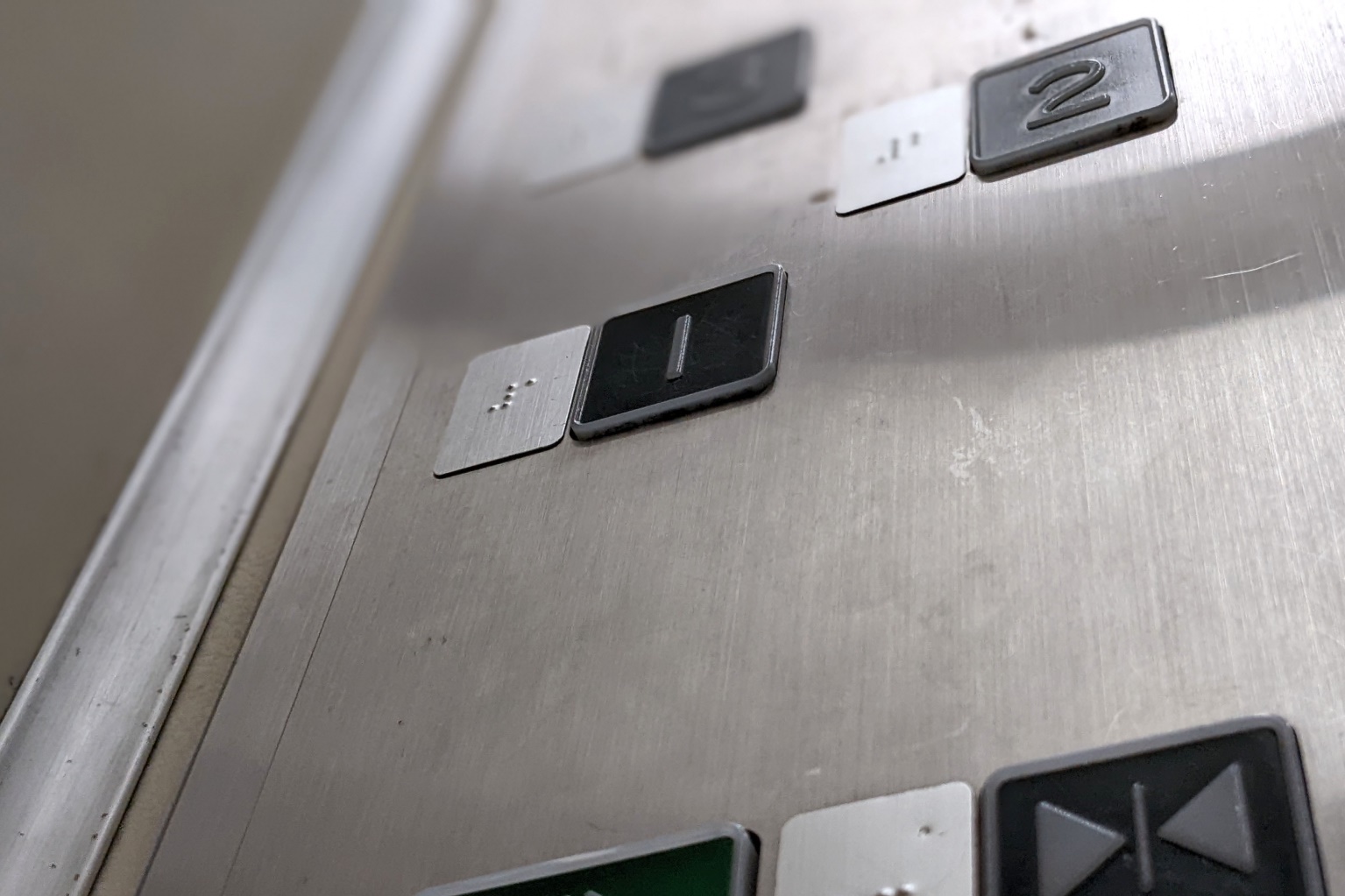 台南一對夫妻因為家中電梯故障，受困在內整整48小時。（示意圖，PhotoAC）