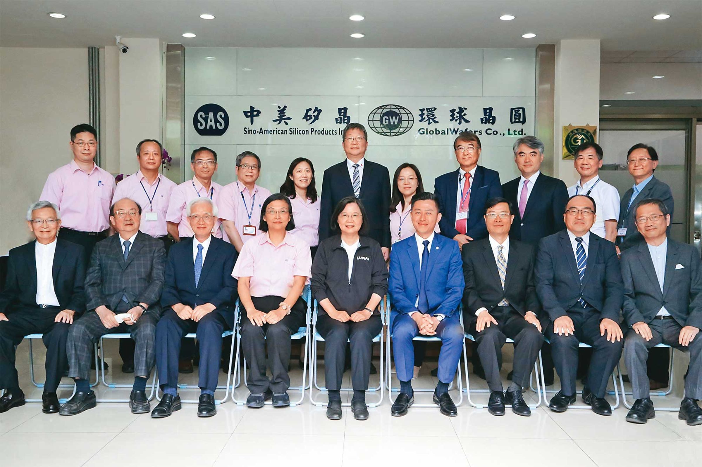 徐秀蘭當年受大股東孫鐵漢延攬加入中美晶,師承「併購天王」、前中美晶董事長盧明光。(翻攝中美晶官網)