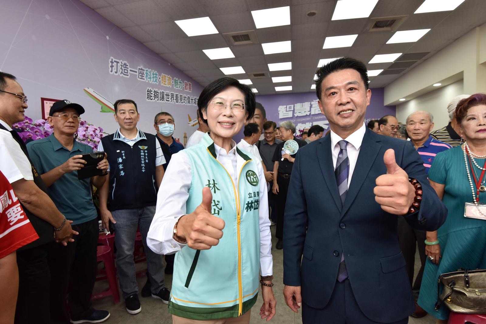 林岱樺現身祝賀許智傑成立競選總部。(許智傑競選總部提供)