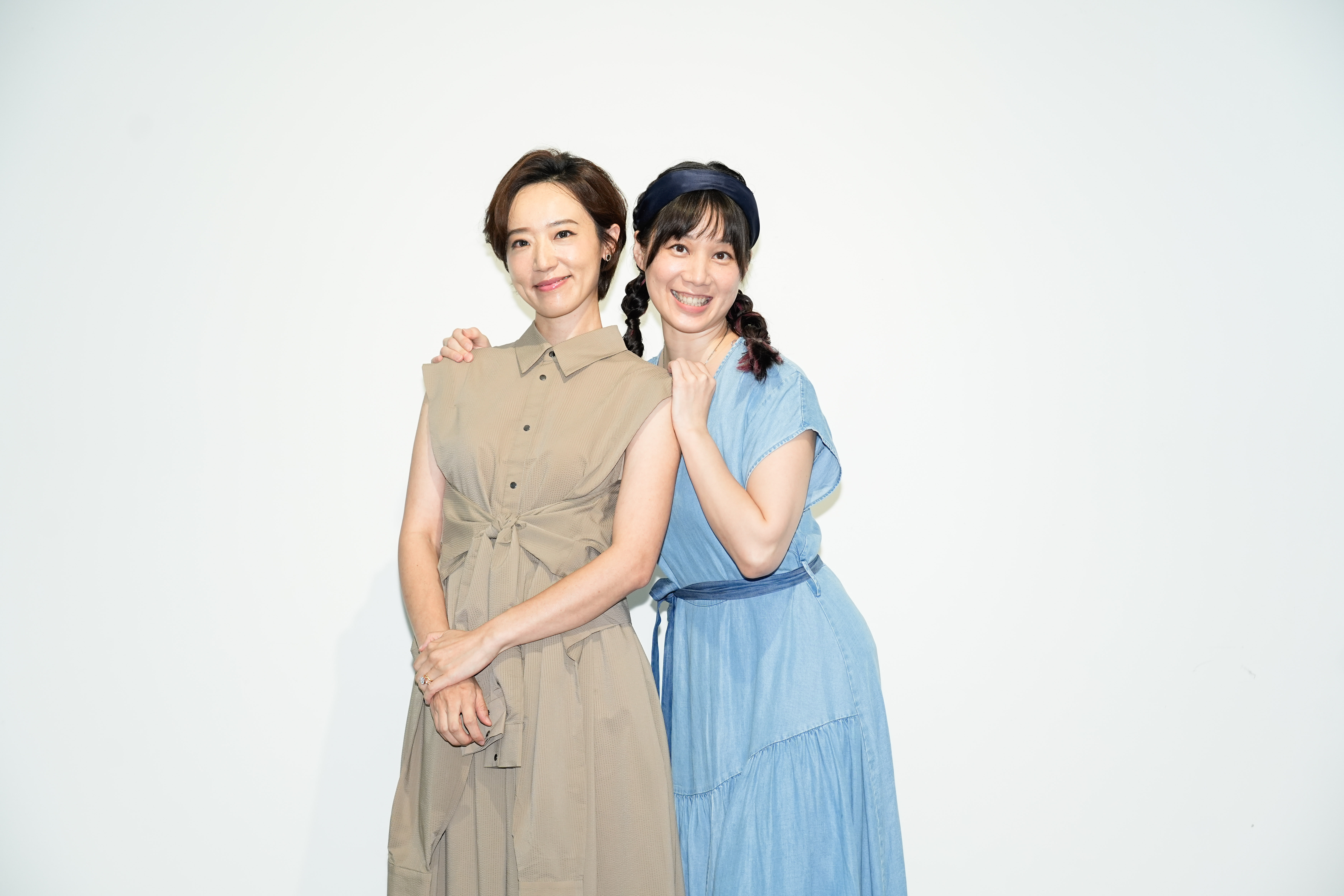林子熙(左)、許乃涵是北藝大校友，今天一同為大愛劇《轉角那間心藥局宣傳。