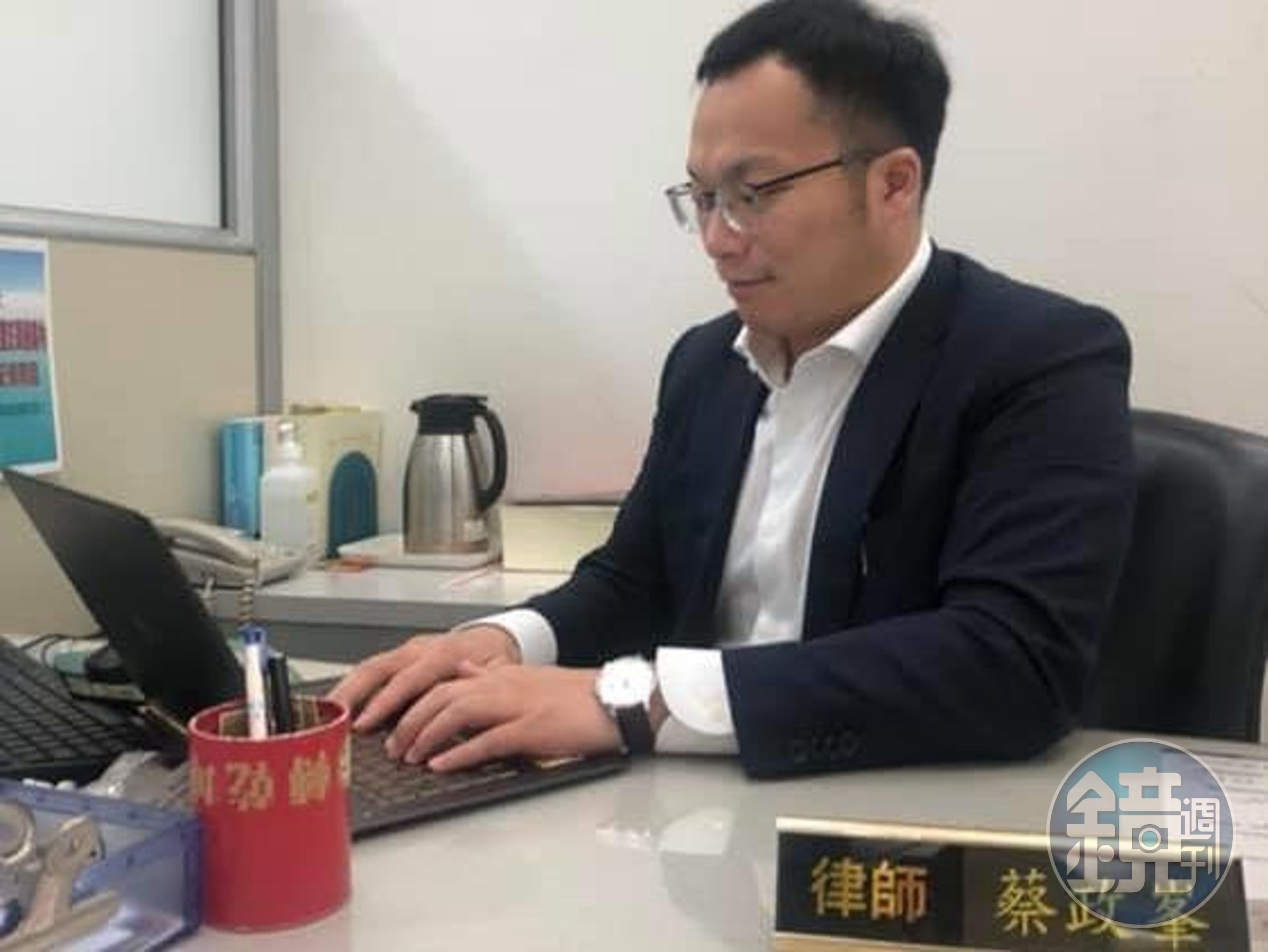 蔡政峯形容,高利貸集團不只是拿著叉子吃人肉,甚至還拿著吸管吸你的血、食你的髓。(本刊資料照)