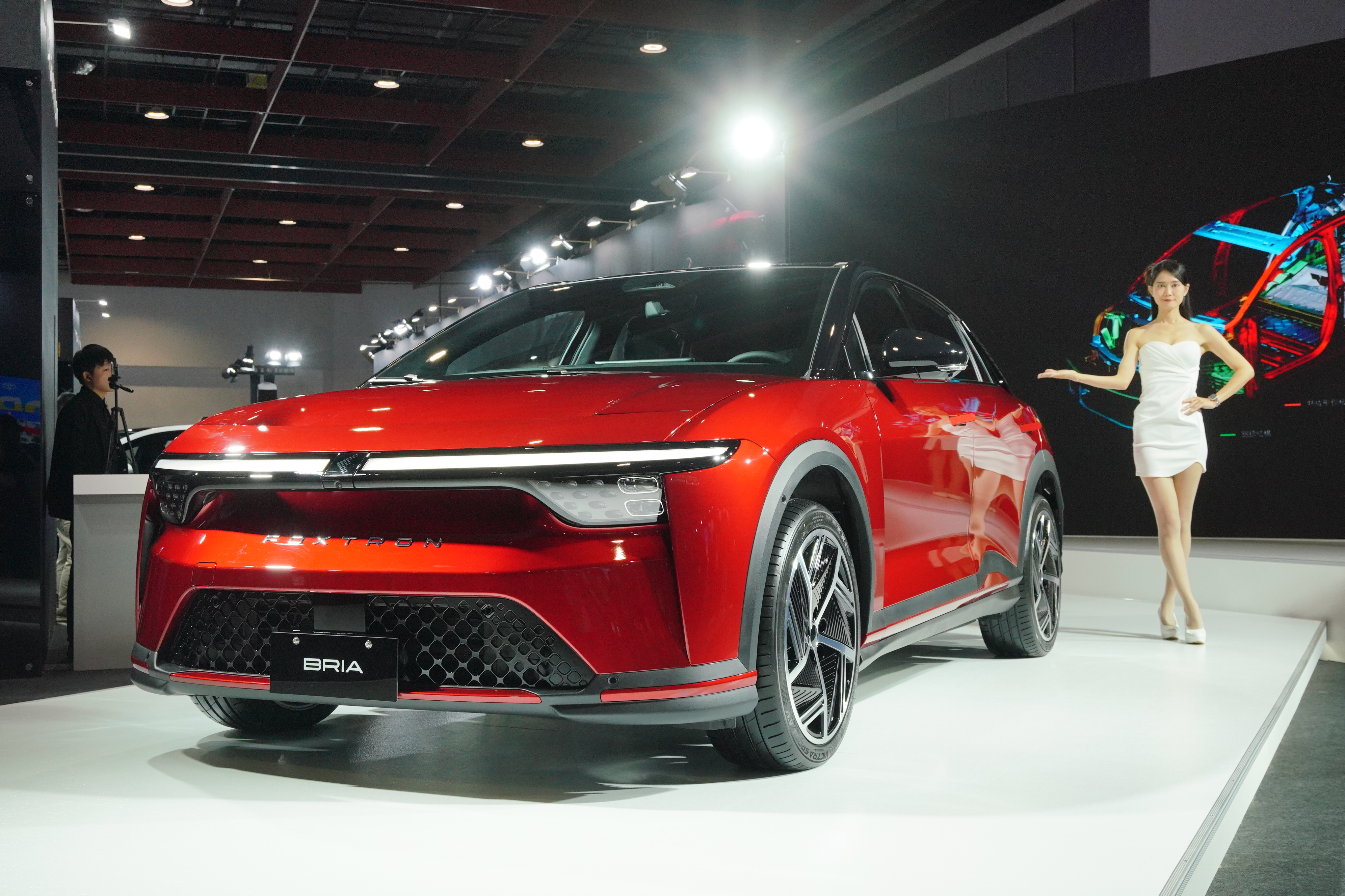 鴻華先進做為2026台北車展VVIP日打頭陣對外介紹的品牌，表現不如預期。