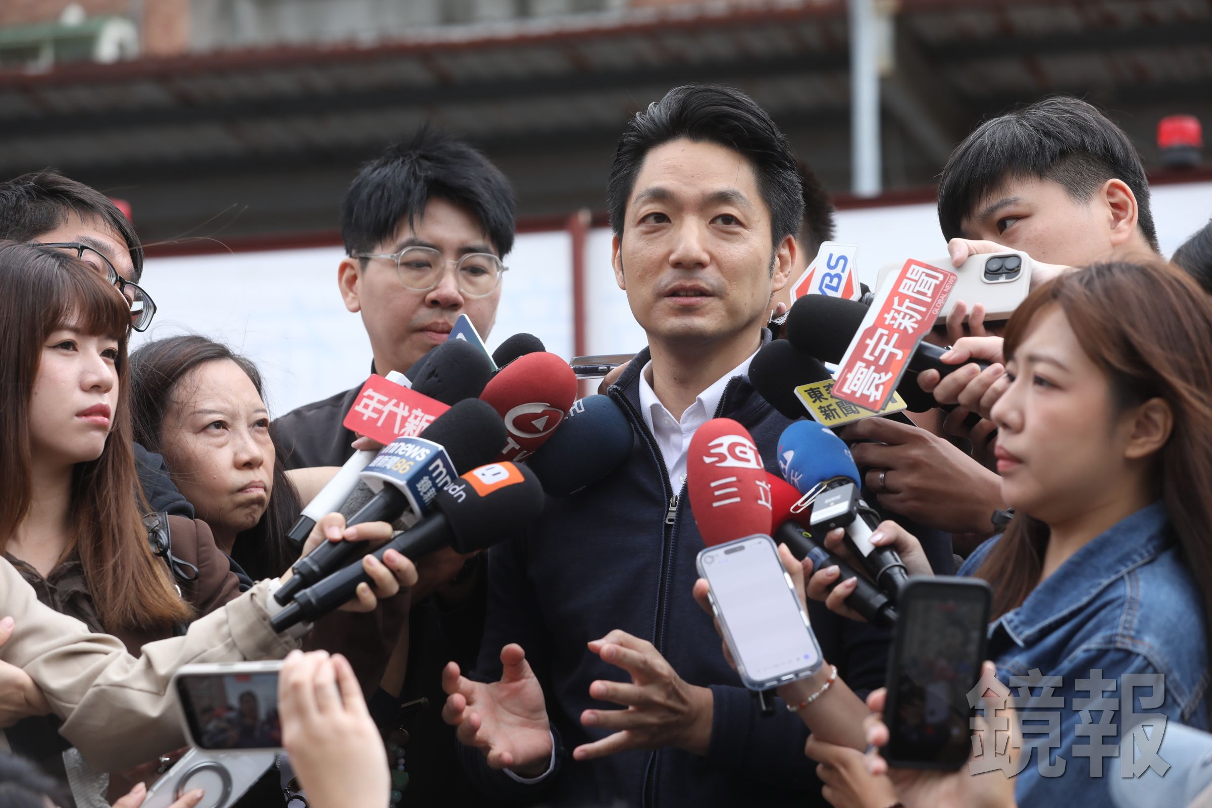 蔣萬安上午出席文山區景豐二區社宅開工典禮。受訪時強調尊重蔡康永的選擇，並表示不認同用利益干預他人的選擇自由。（鏡報林煒凱）