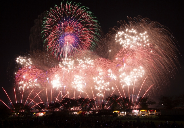 日本三大花火節之一的「土浦花火大會」因康芮颱風影響宣布停辦。（示意圖，photoAC）