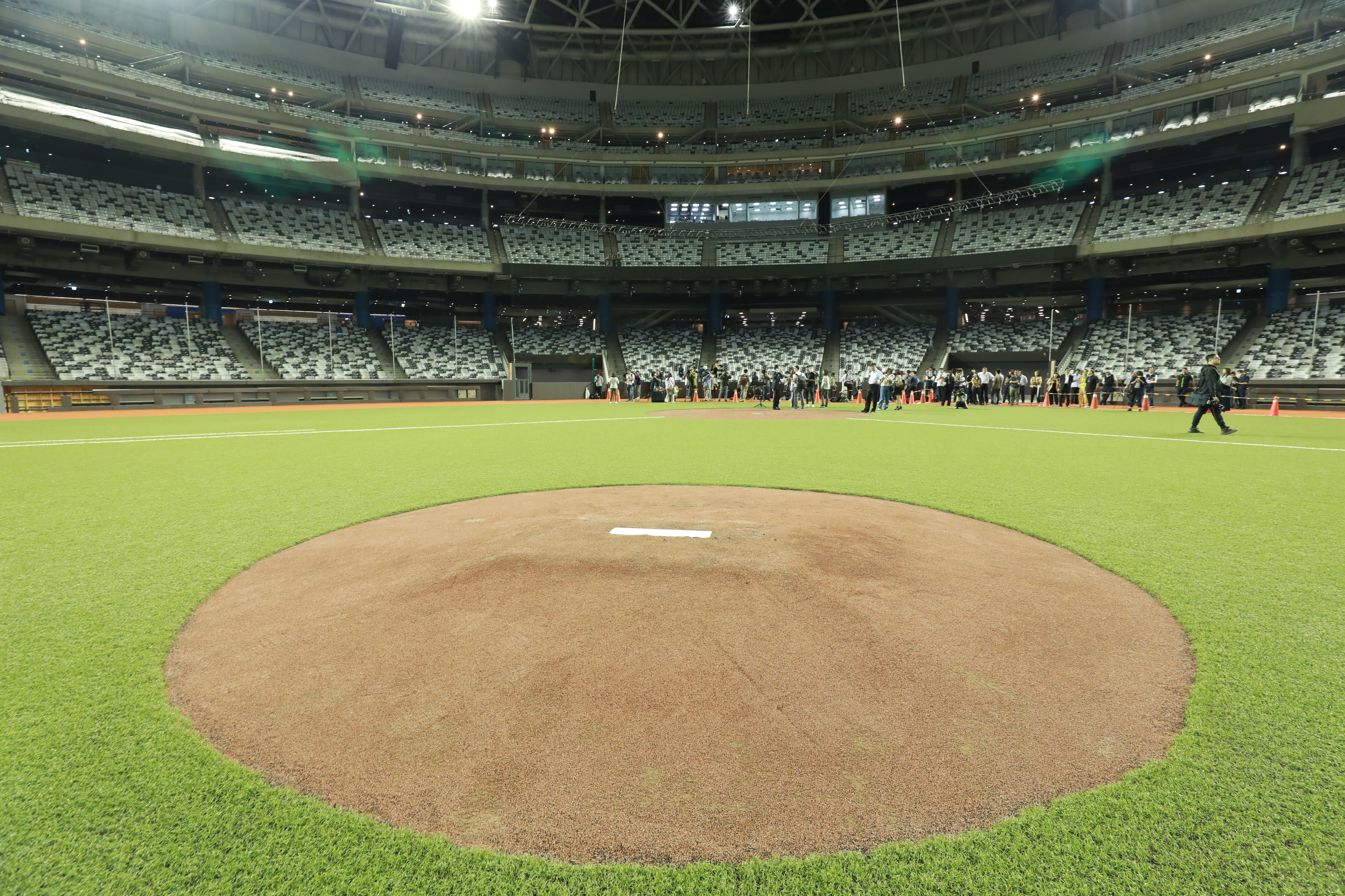 大巨蛋今天進行壓力測試，1.3萬名球迷進場觀賽體驗。（本刊資料照）