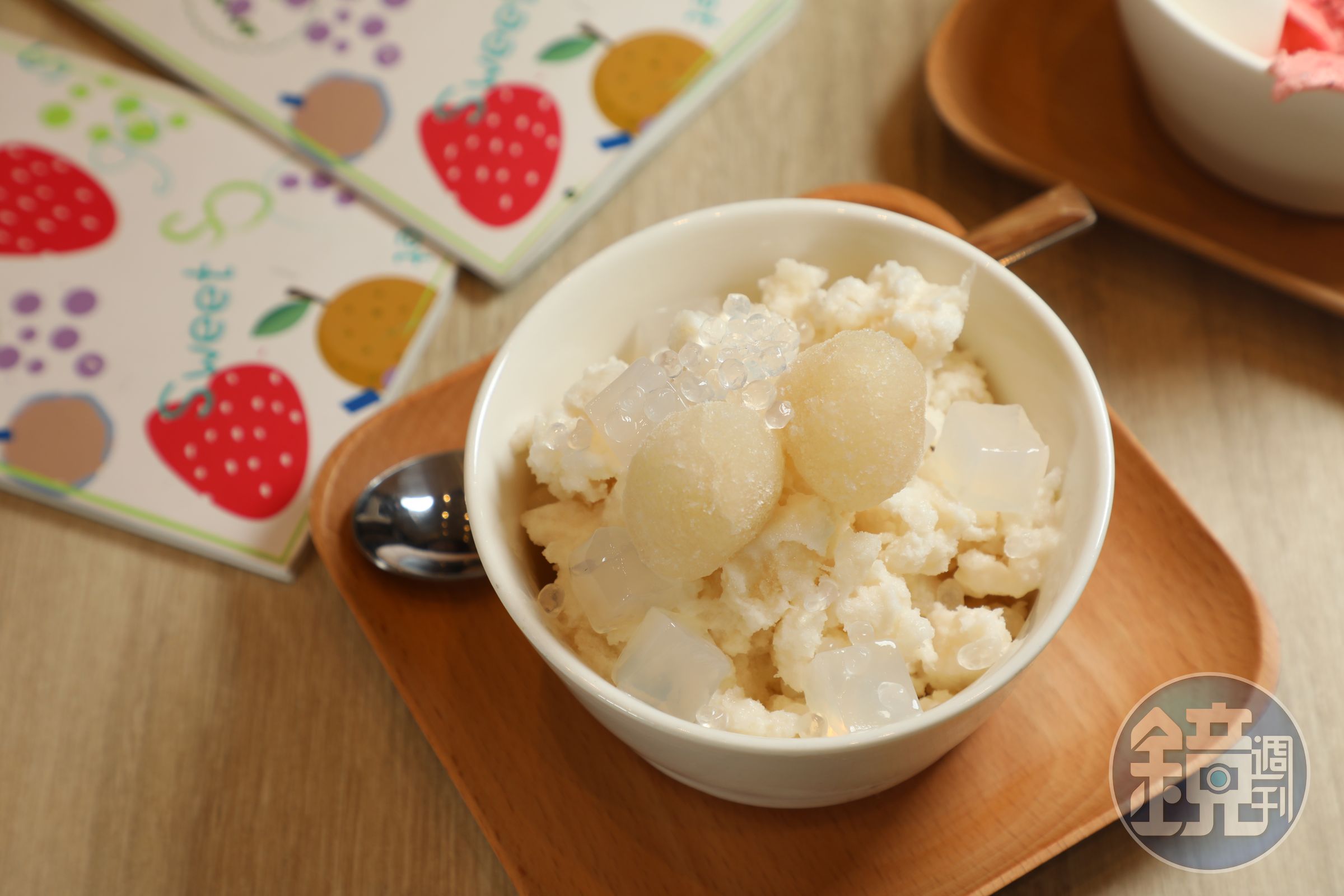 「龍眼椰果冰」是聰嫂當年起家的招牌甜品,如今在「聰。C Dessert」重出江湖。(港幣46元/碗)
