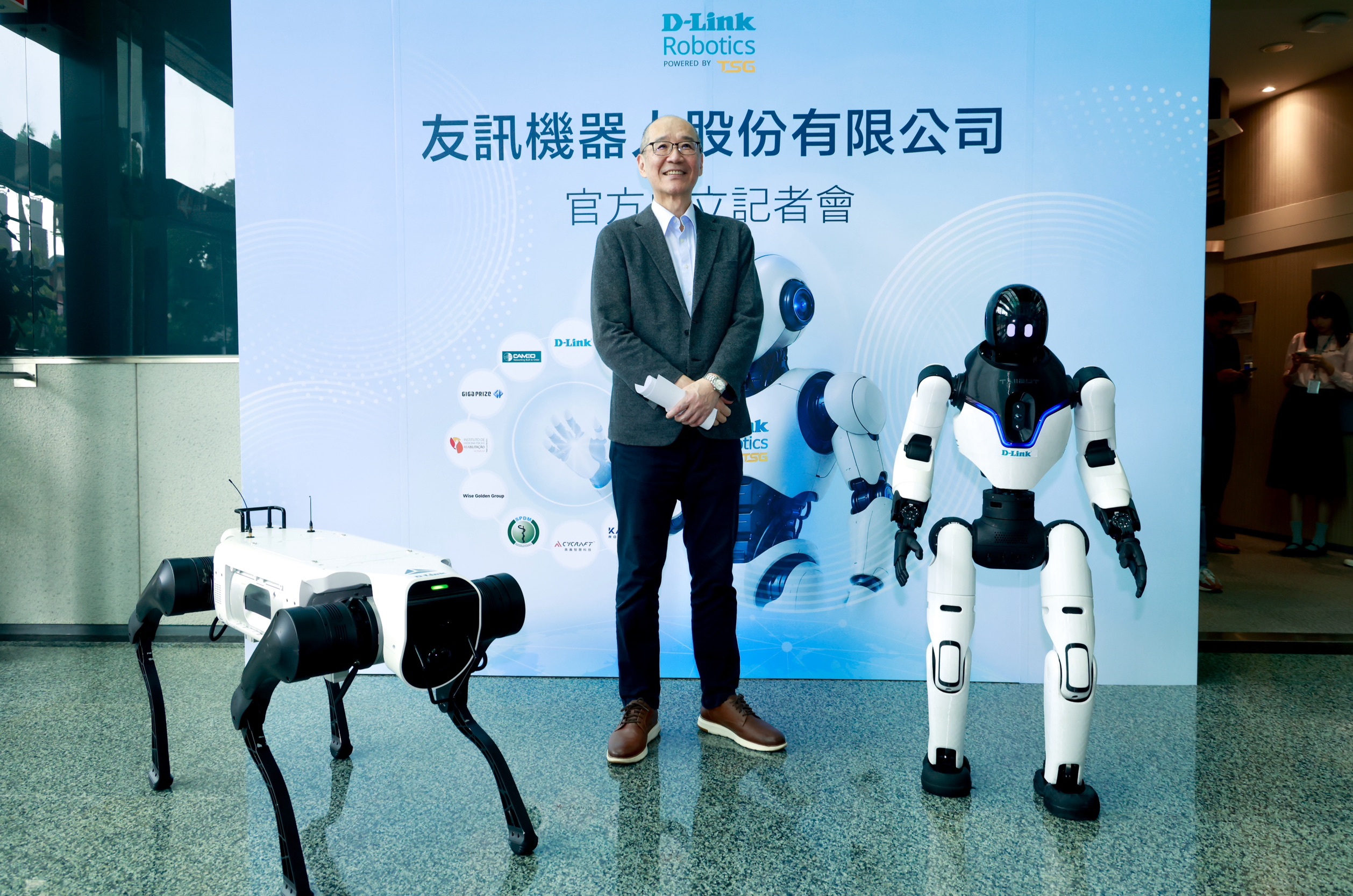 友訊成立機器人公司,董事長張家瑞說,友訊要做的不是冷冰冰的機器人,而是要將科技回歸到人性的溫暖面。