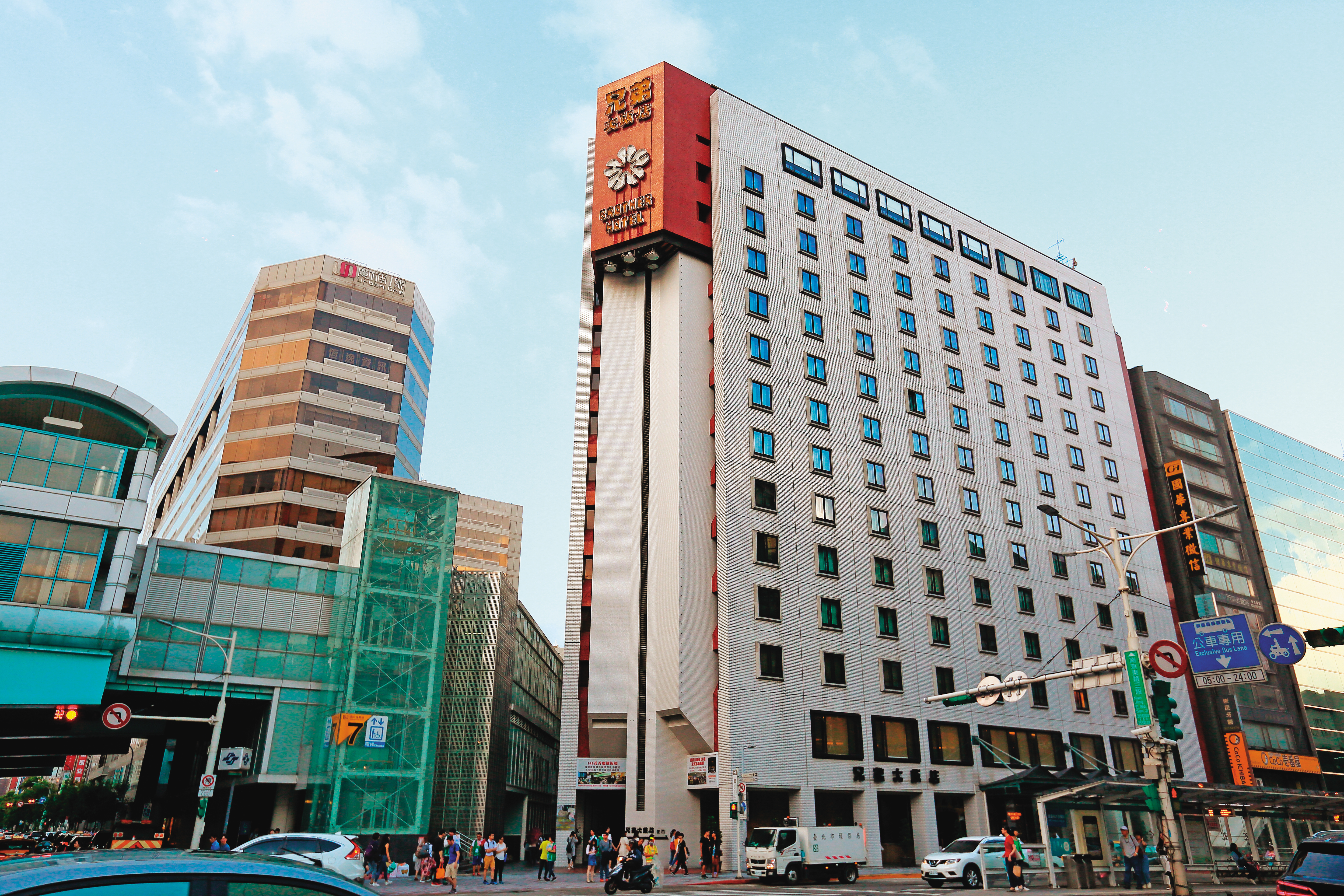 兄弟飯店（圖）是洪騰勝與4位弟弟合資開設，但如今洪騰勝已無持股。