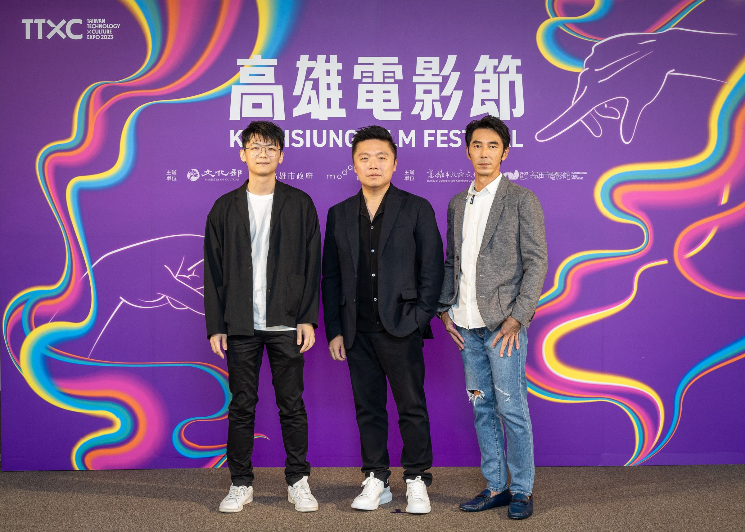 LINE與兔將創意影業共同投資出品的電影短片《黑盒子》在雄影首映,左起為原著Pony(廖軒毅)、導演李昭樺與主演李李仁。(高雄電影節提供)