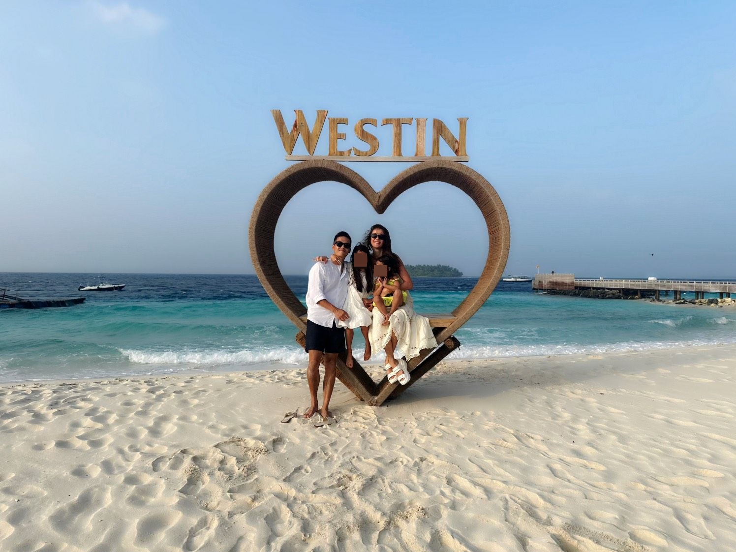 瑞莎日前和老公Mike帶一對女兒到馬爾地夫度假。（瑞莎提供）