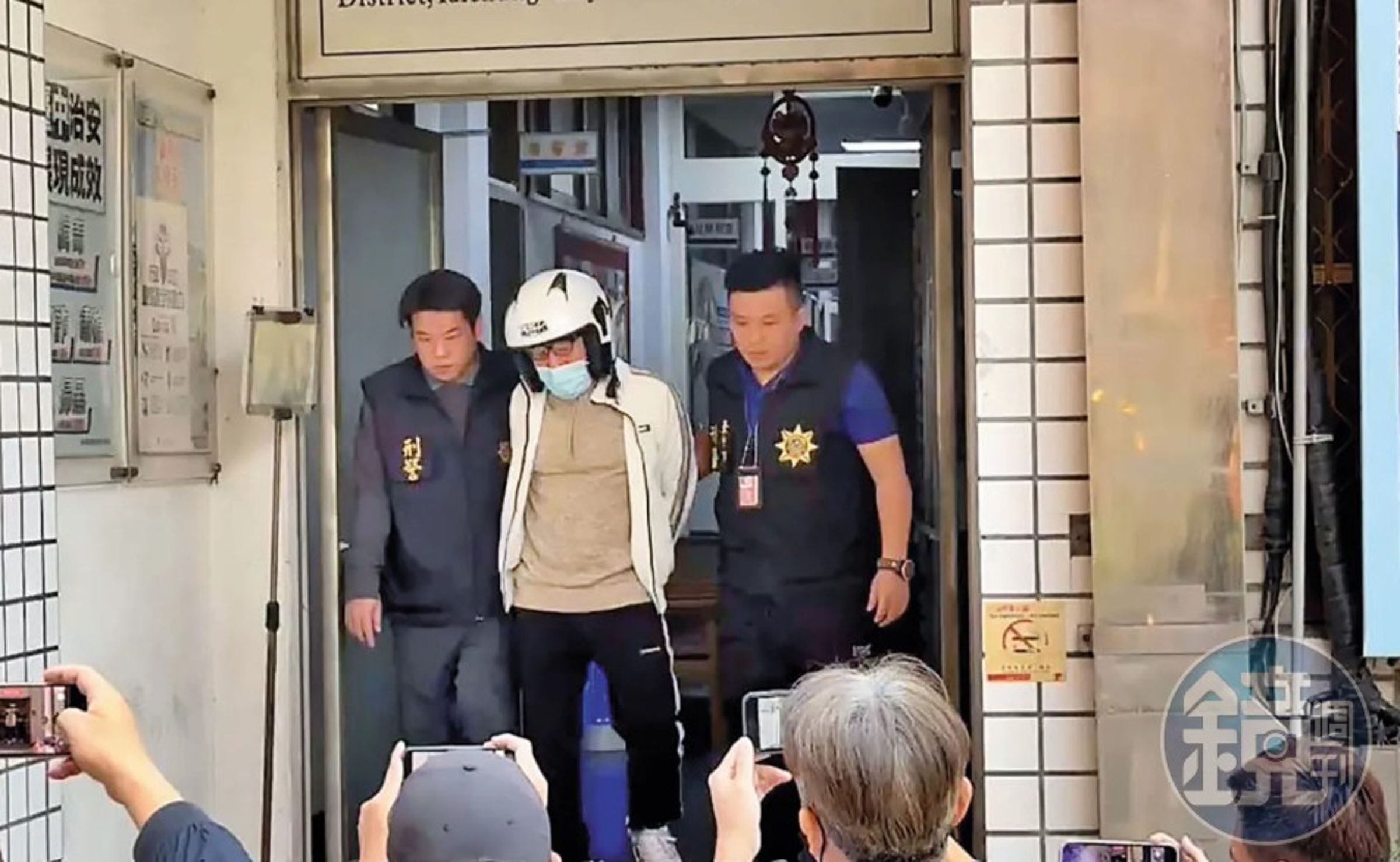 傅男犯案後主動開車到警局自首，而非將還有生命跡象的女友送醫。(本刊資料室)