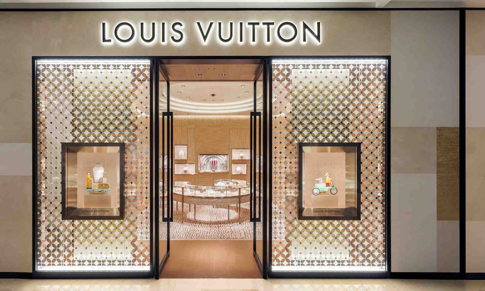 時尚精品龍頭品牌路易威登(LOUIS VUITTON)的全台首家高級珠寶暨腕錶專門店,正式於「台中大遠百」開幕。