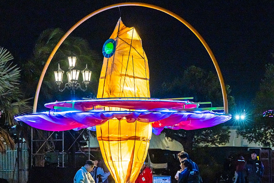 花蓮縣2026太平洋燈會展出作品「花現15288」被嫌棄像鹹魚。（翻攝自臉書花蓮邦）