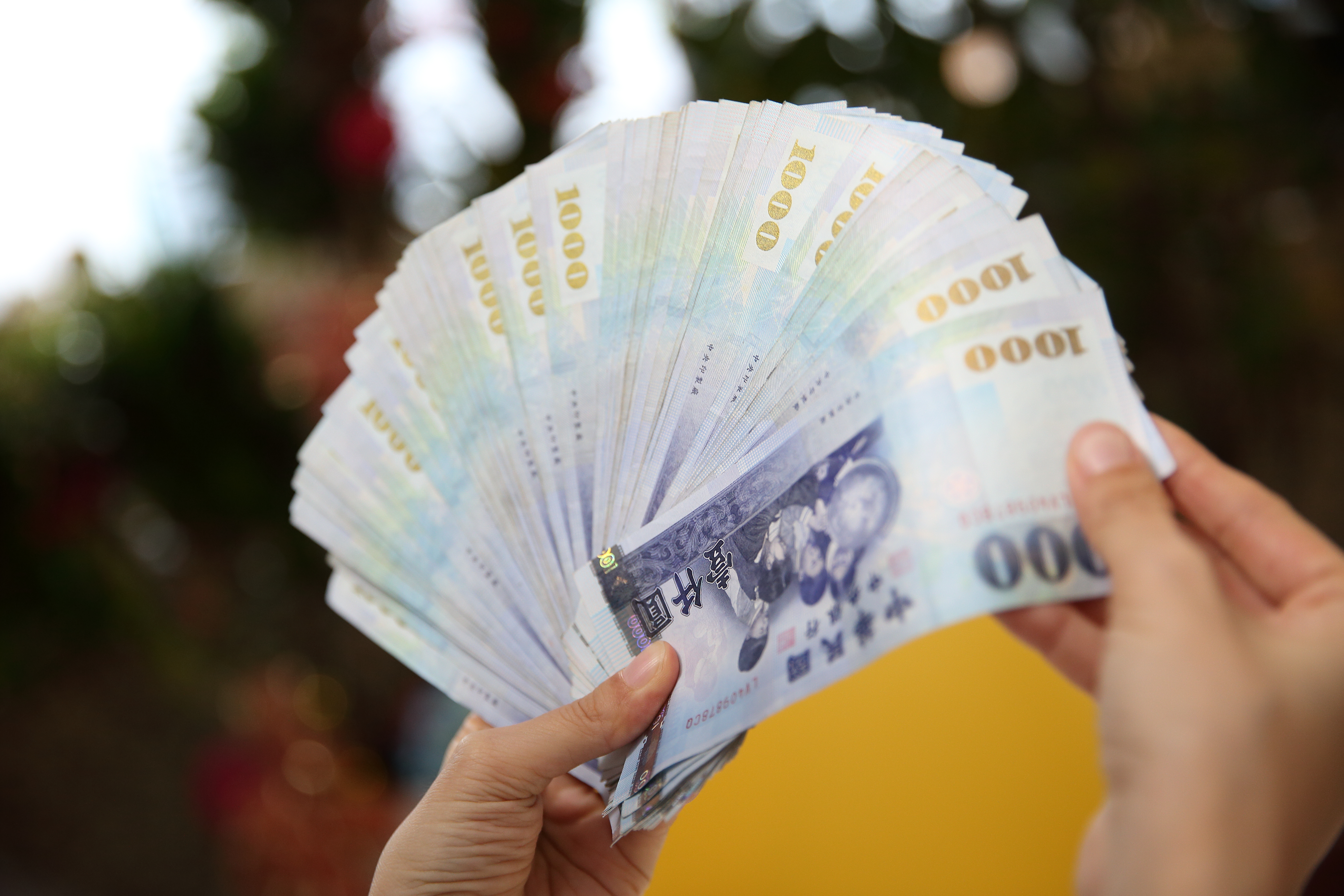 新竹關西鎮公所將以「石油津貼」的名義,普發鎮民每人5,000元。(示意圖,資料照)