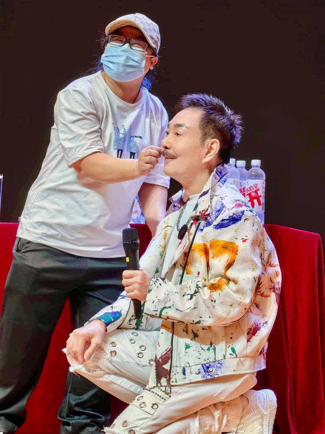 戲迷為了摸他一下，換了5種交通工具從湖南趕來廈門。（經紀人提供）