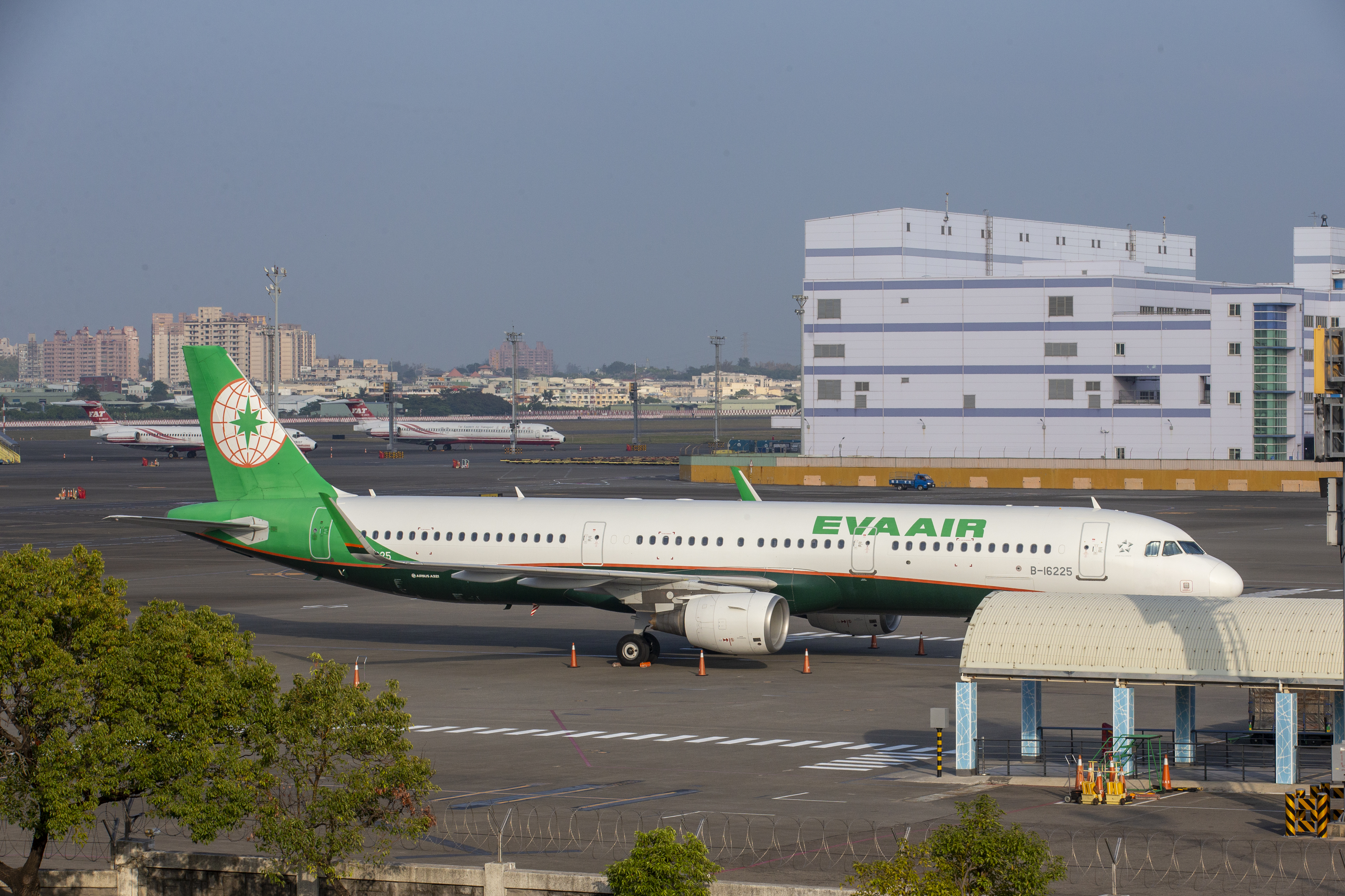 長榮航空一名空服員日前在值勤途中突發身體不適，返台後病情急轉直下離世。（本刊資料照）