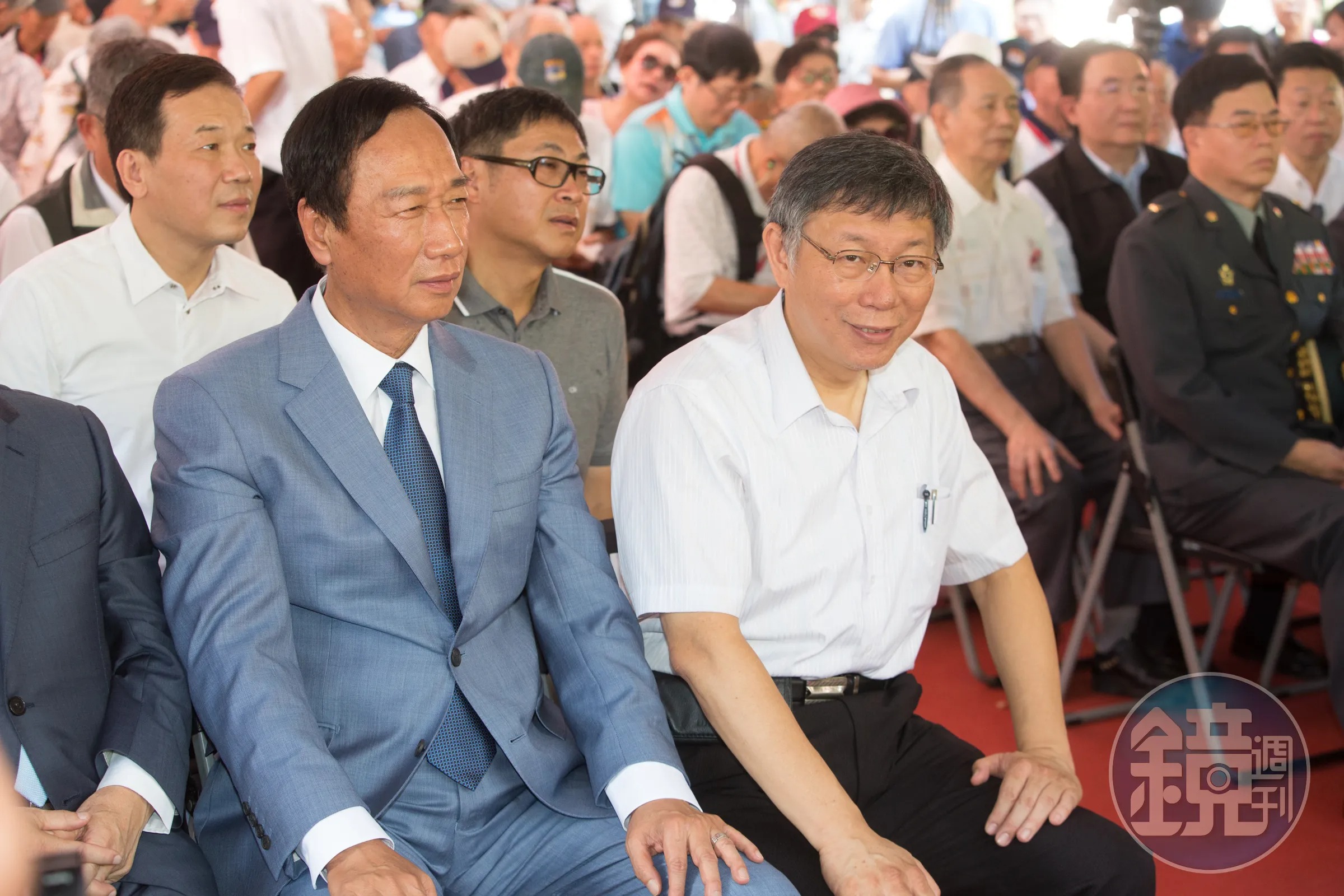 郭台銘（左）、柯文哲（右）今上午會面，而侯友宜喊話柯「在馬辦等你」，遭到柯辦澄清「沒有允諾前往」，但仍希望3名候選人盡速會面。（本刊資料照）