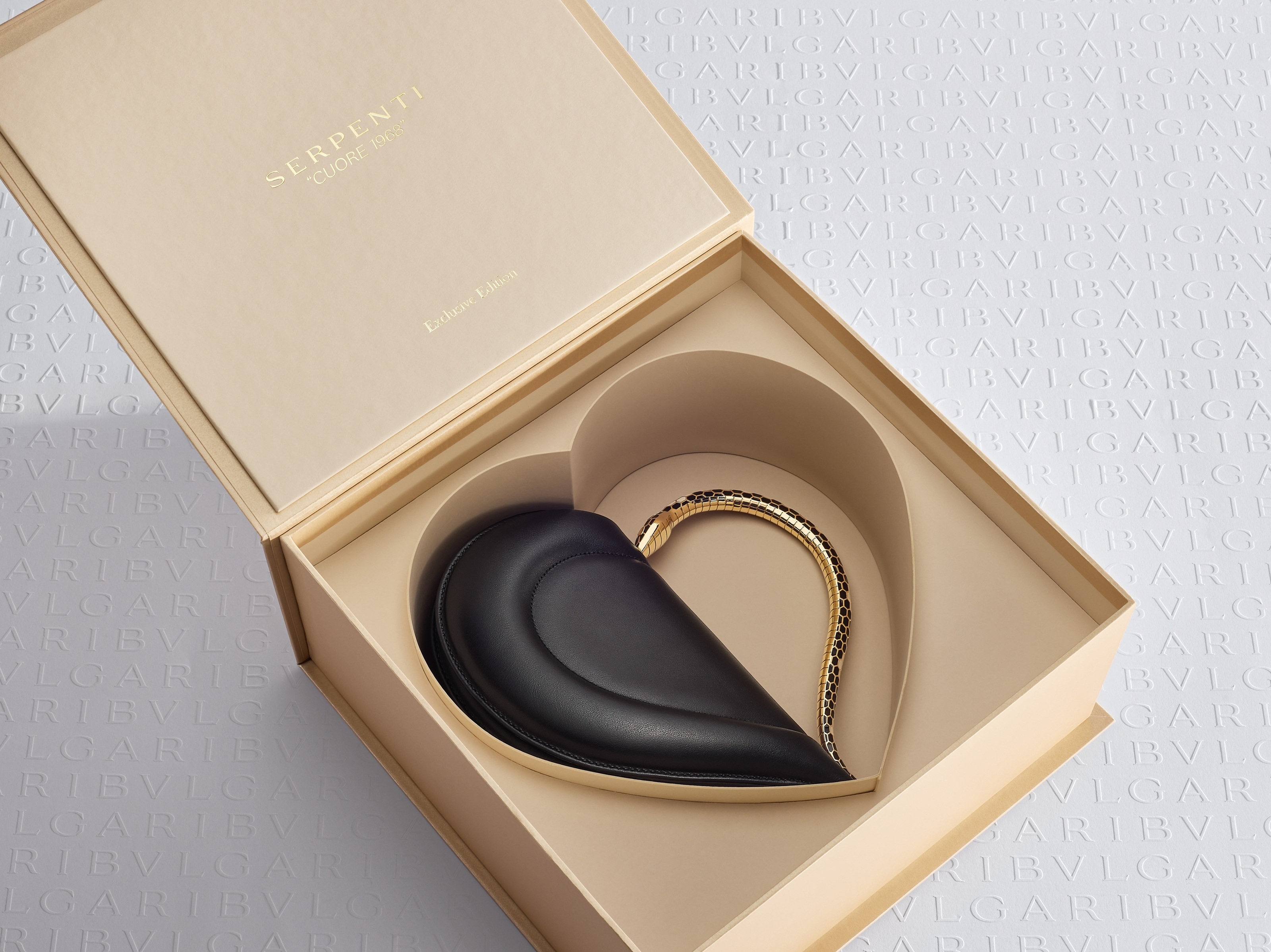 Serpenti Cuore 1968提包這樣的呈現，誰能不動心？（寶格麗提供）