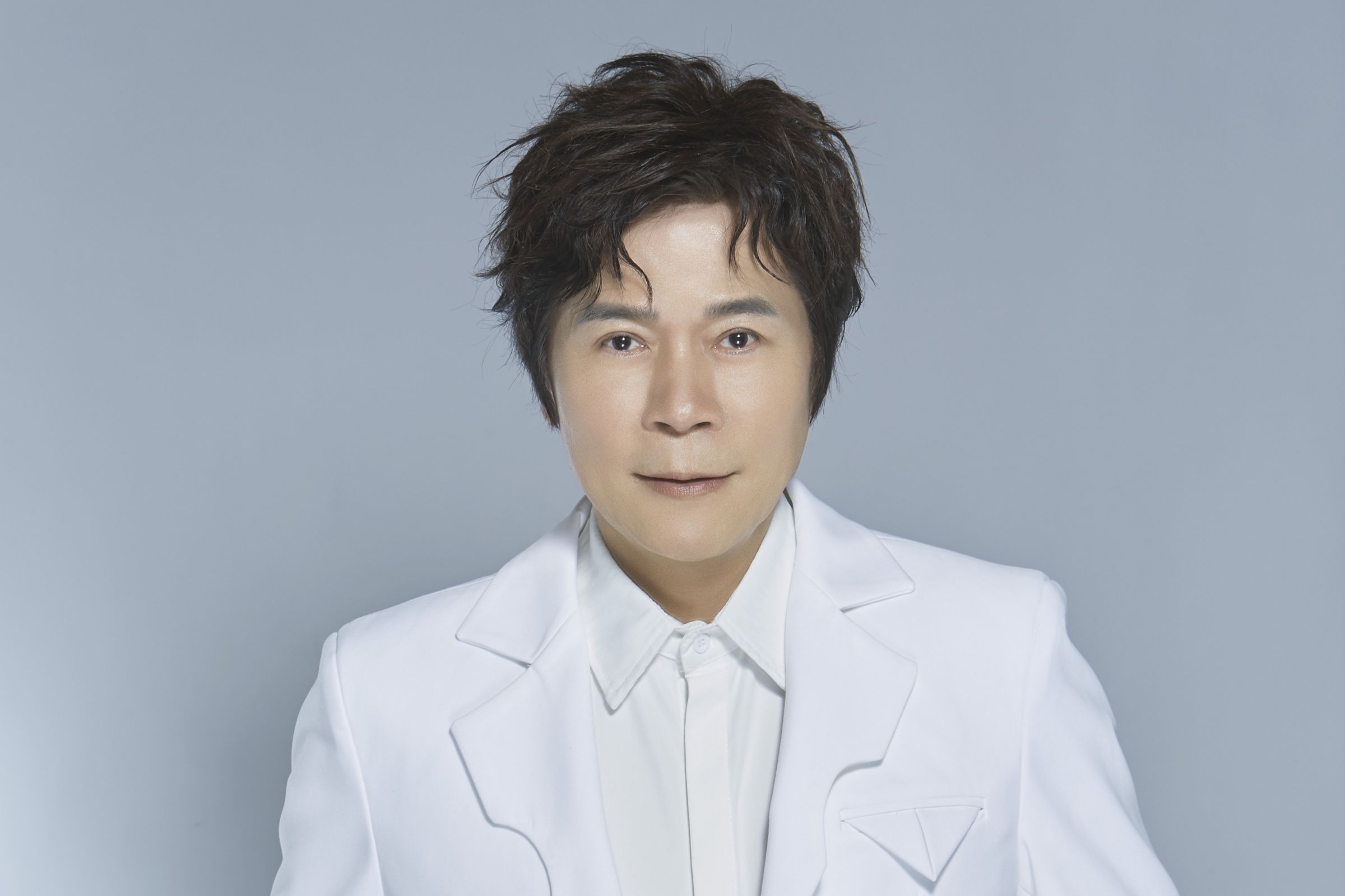 金曲歌王洪榮宏8月4日將空降藍寶石,二度登《2024真愛秀.藍寶石大歌廳》獻唱。(高雄流行音樂中心提供)