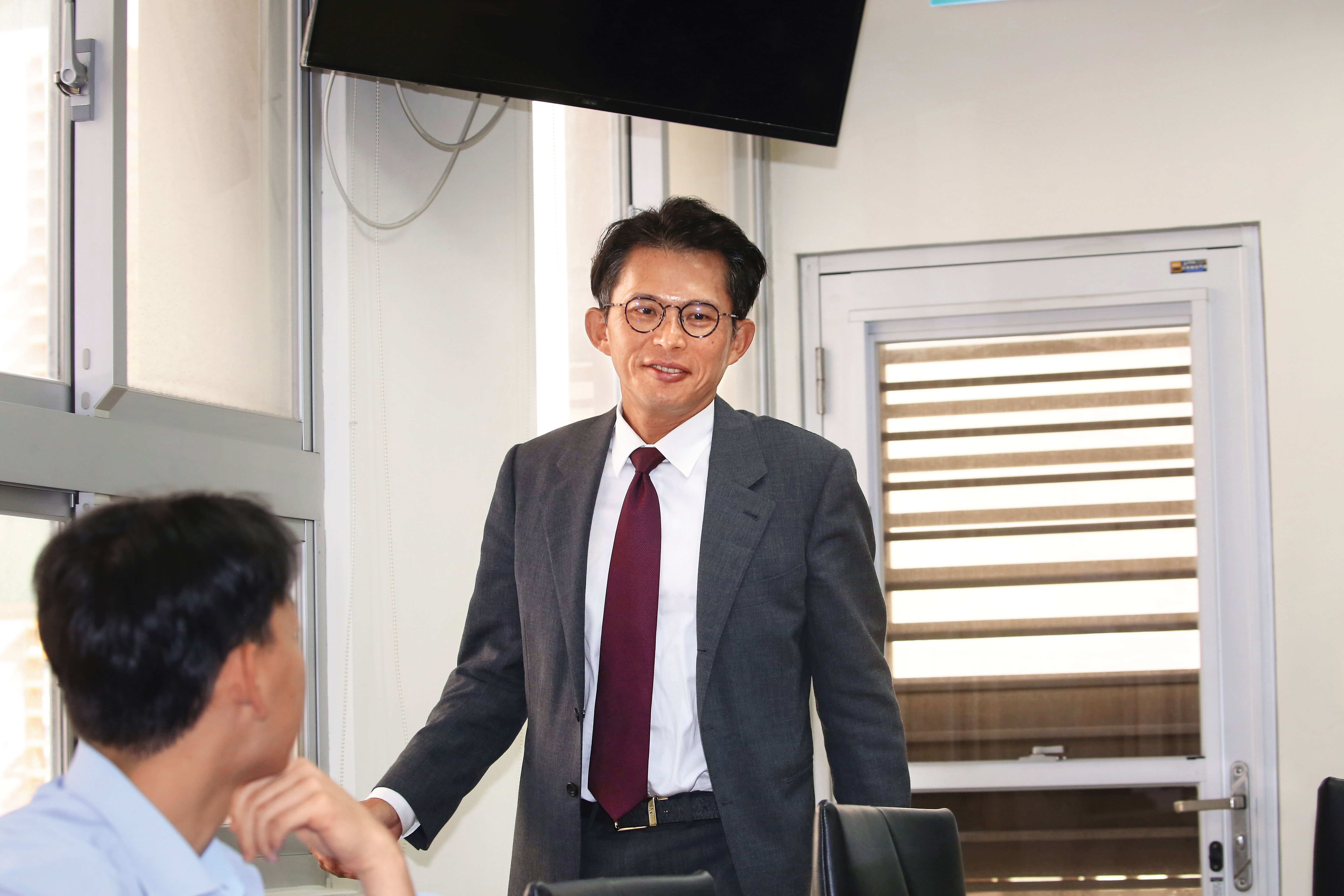 岳父所開設的恆合建設多次爆出爭議，黃國昌（圖）回應了。（鏡報董孟航）