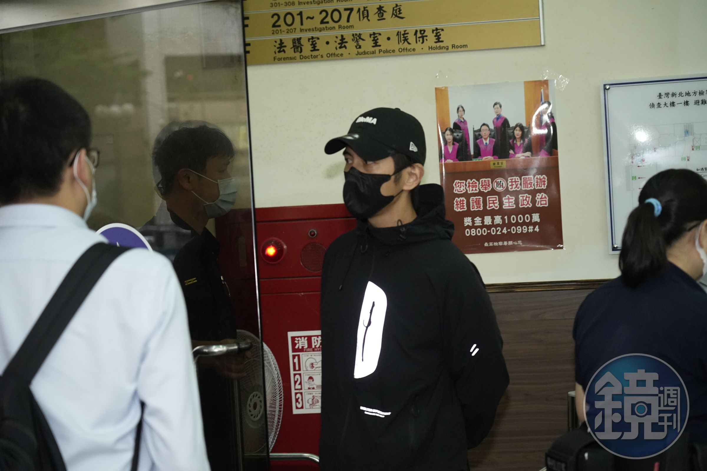修杰楷涉入閃兵案中,他今天複訊後以50萬元交保。