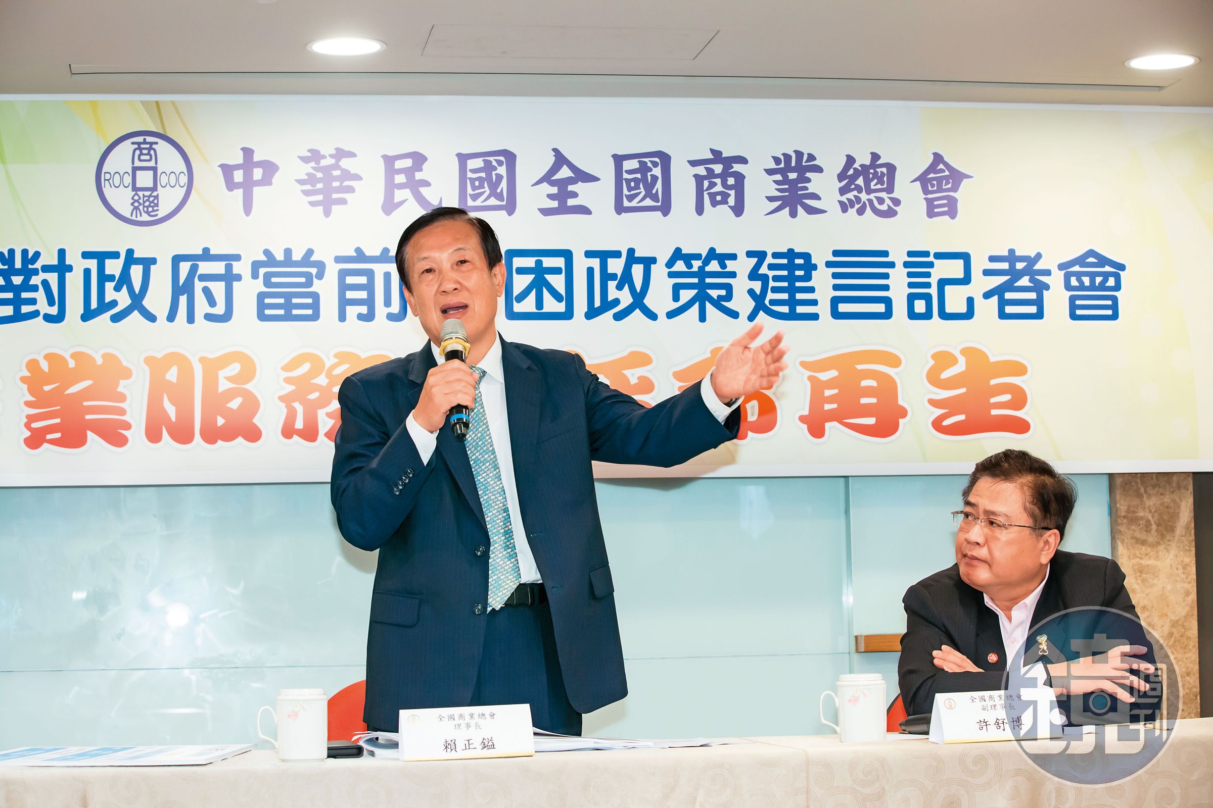 賴正鎰(左)2021年卸任商總理事長後,由妹婿許舒博(右)接棒,隨著許舒博任期將於2027年屆滿,賴正鎰是否回鍋,再度引發關注。