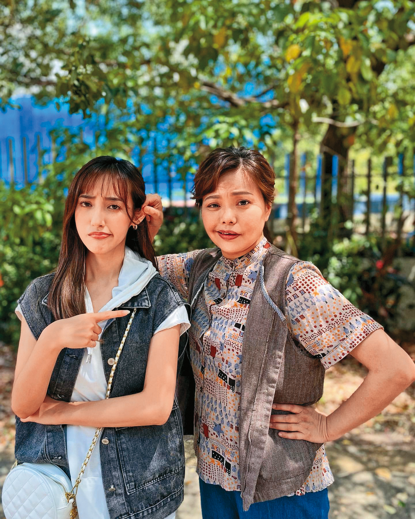 近年在戲劇上有很多機會的夏宇禾,曾在三立8點檔《一家團圓》中演出,劇中和伊正有段忘年戀。右為林嘉俐。(翻攝自夏宇禾IG)