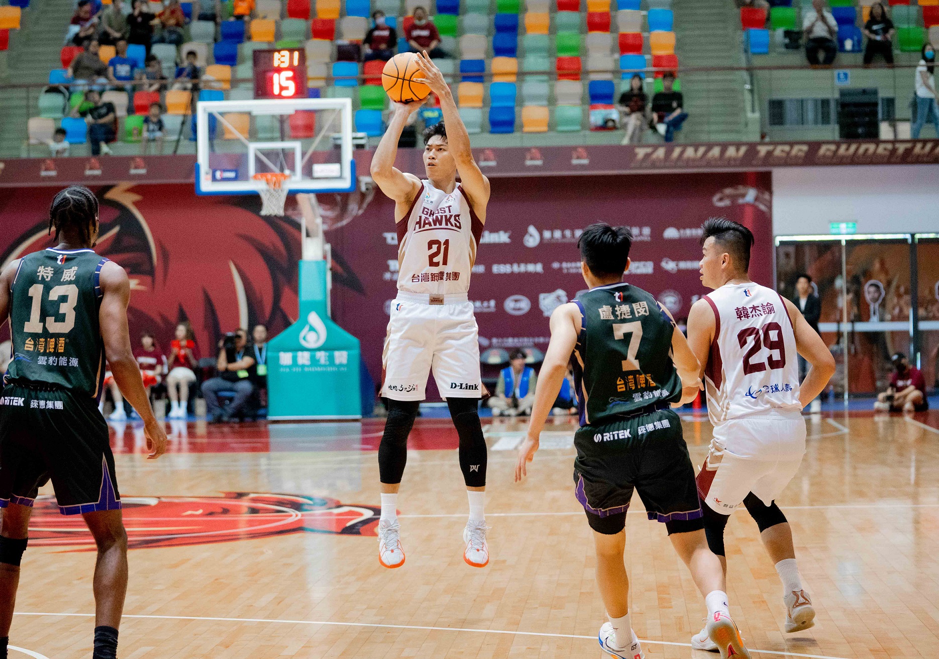 呂冠霆把握每次上場機會，全力以赴的同時，也力拚為台鋼獵鷹拿下冠軍。（台鋼獵鷹提供）