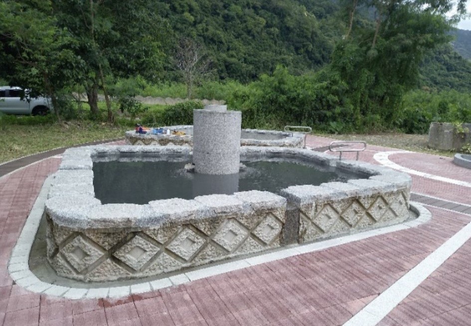 花蓮縣府的萬榮溫泉暨觀光產業發展計畫投入2千多萬，卻只蓋出泡腳池，且至今都還沒開放使用。（萬榮鄉公所）