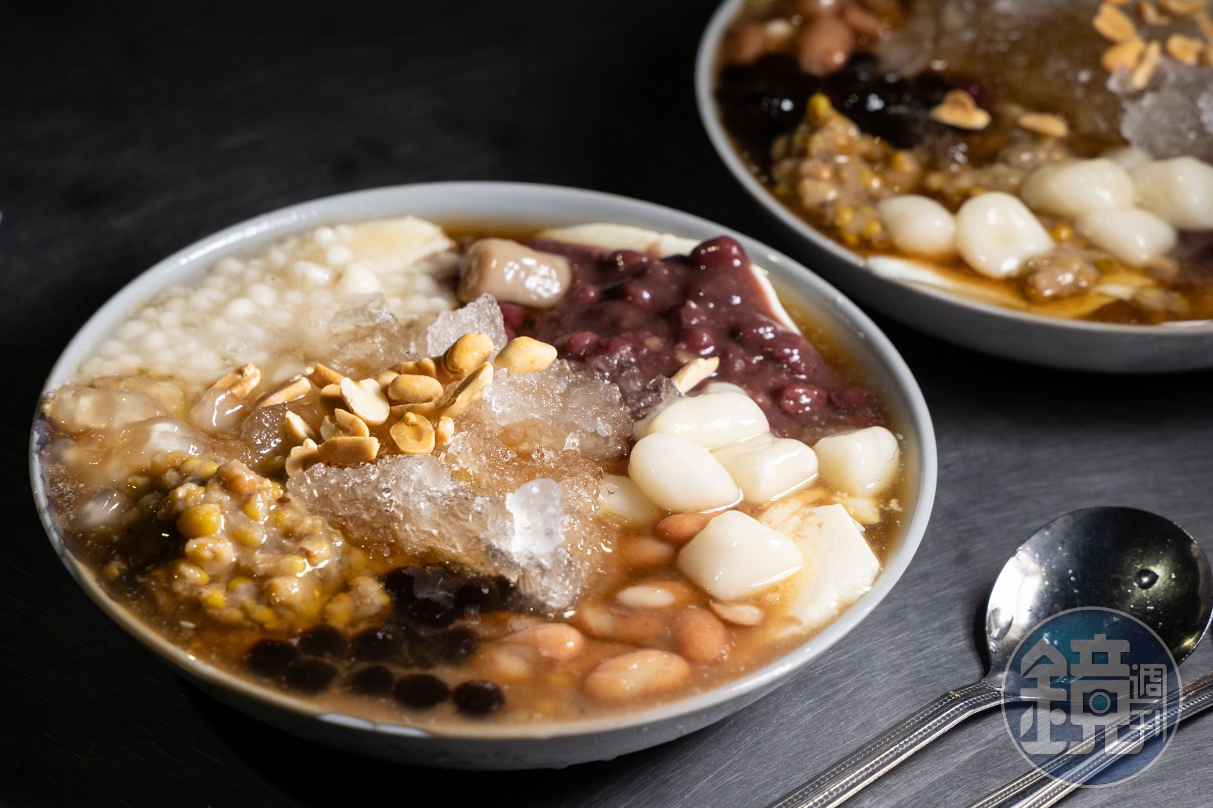 四季皆夏的台南,衍生出精彩的冰品美食,其中以八寶冰為最。(圖為冰鄉的八寶豆花)