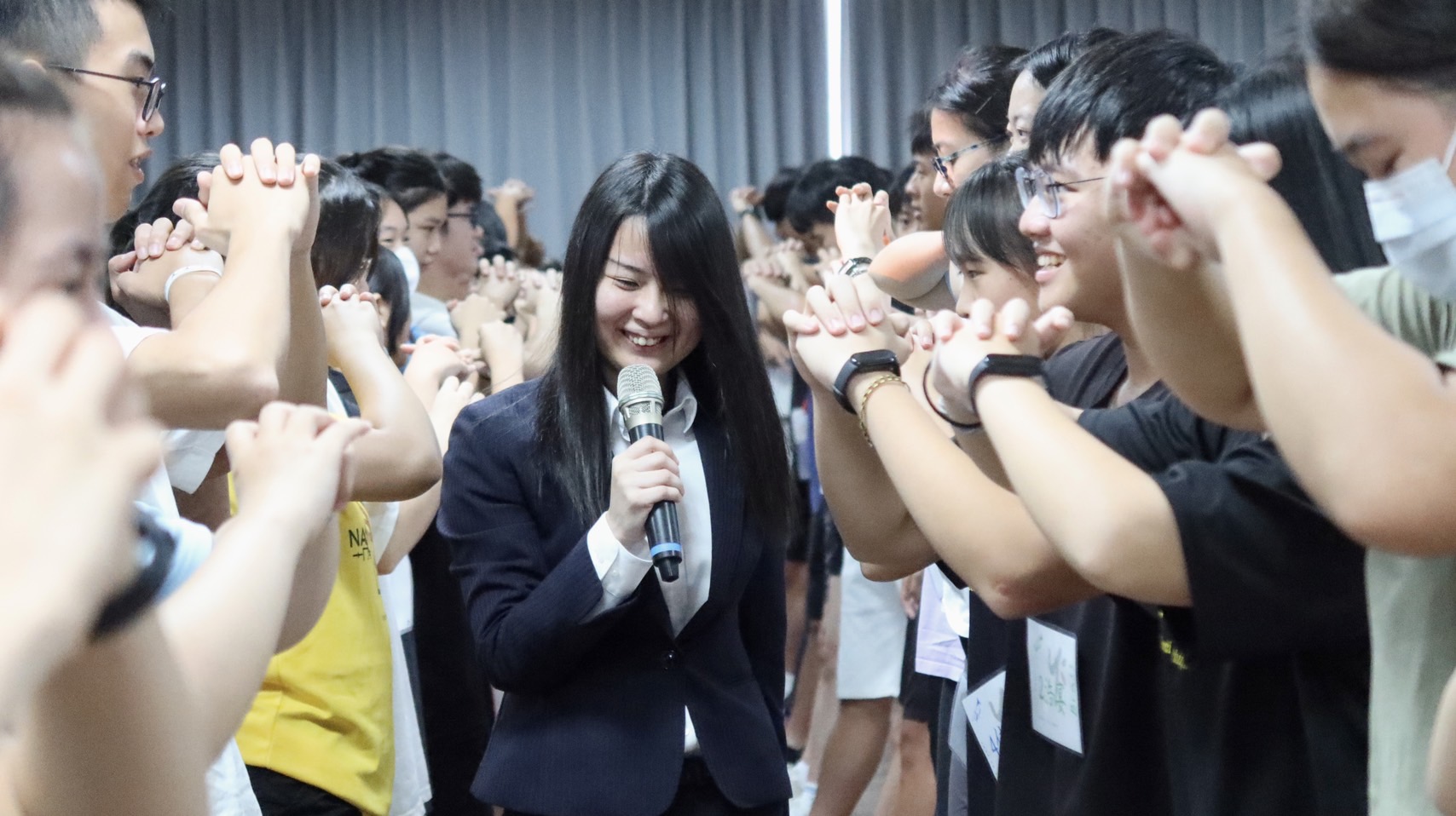 學員們進行62.5公分步伐訓練，由島奈央親自指導教學。（文總提供）