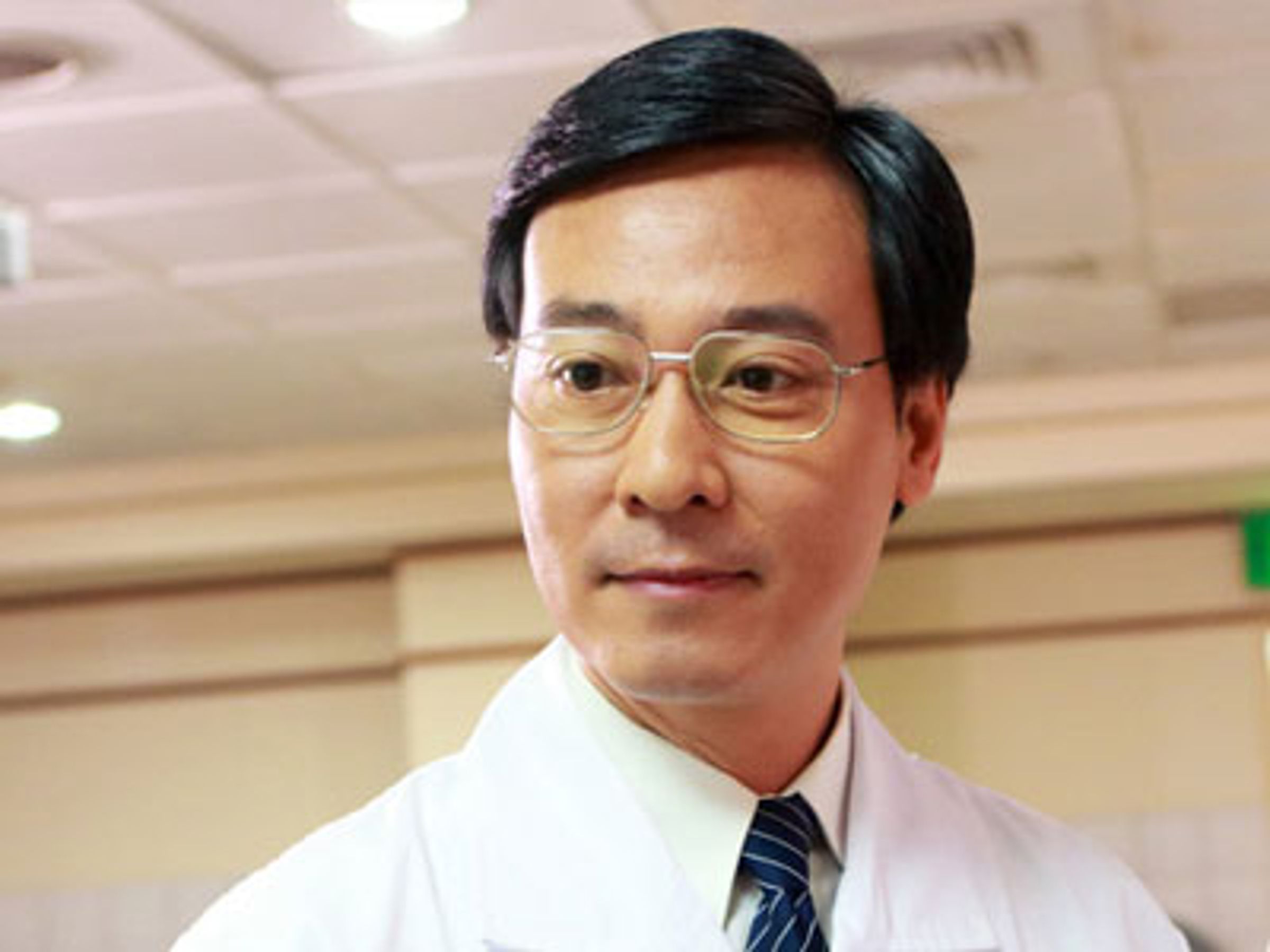 尹昭德多次在電視劇演醫院院長。(尹昭德臉書)
