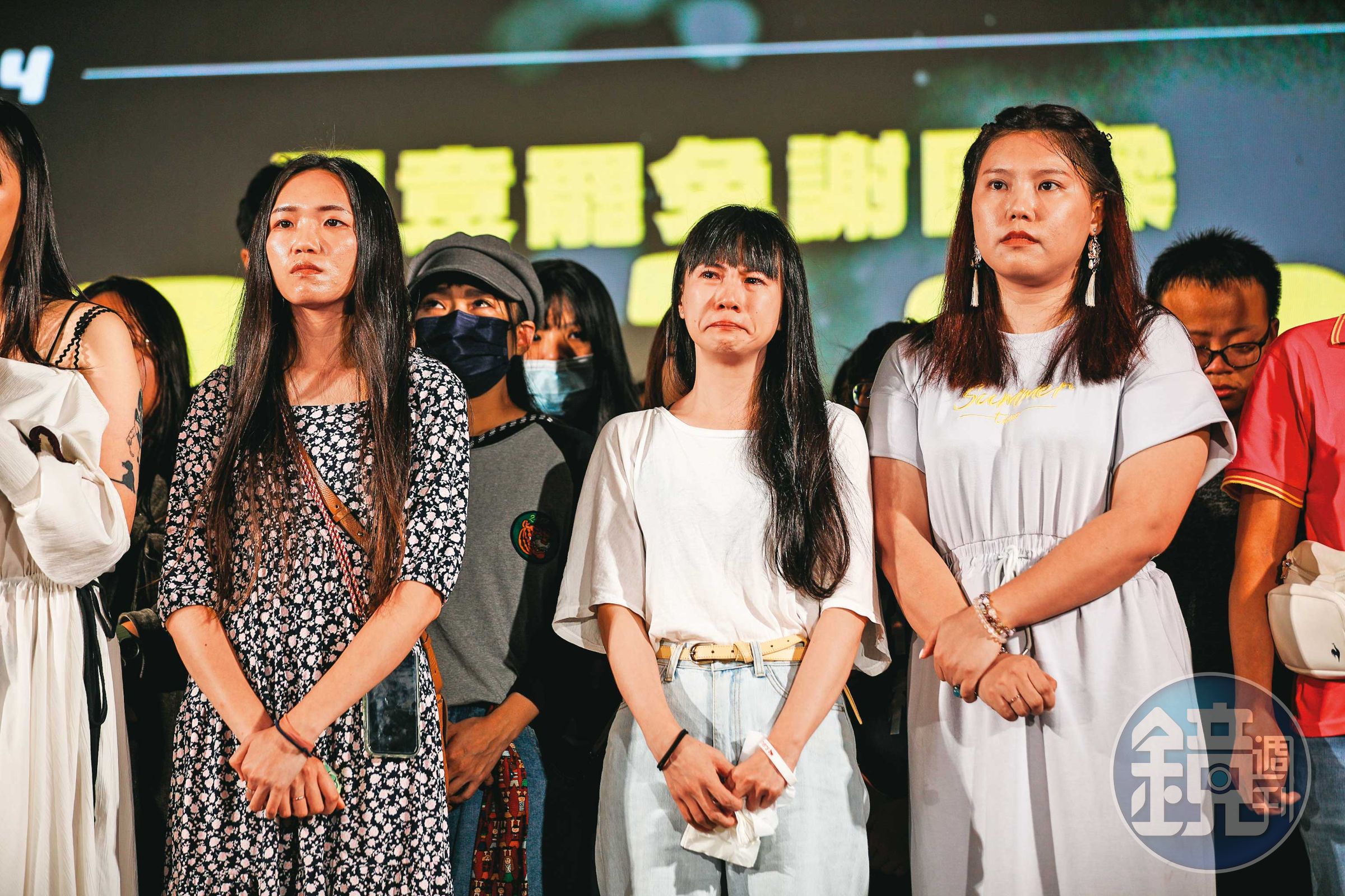 發動罷免的公民團體由學生、年輕上班族組成,得知罷樑案未過,面露哀悽。