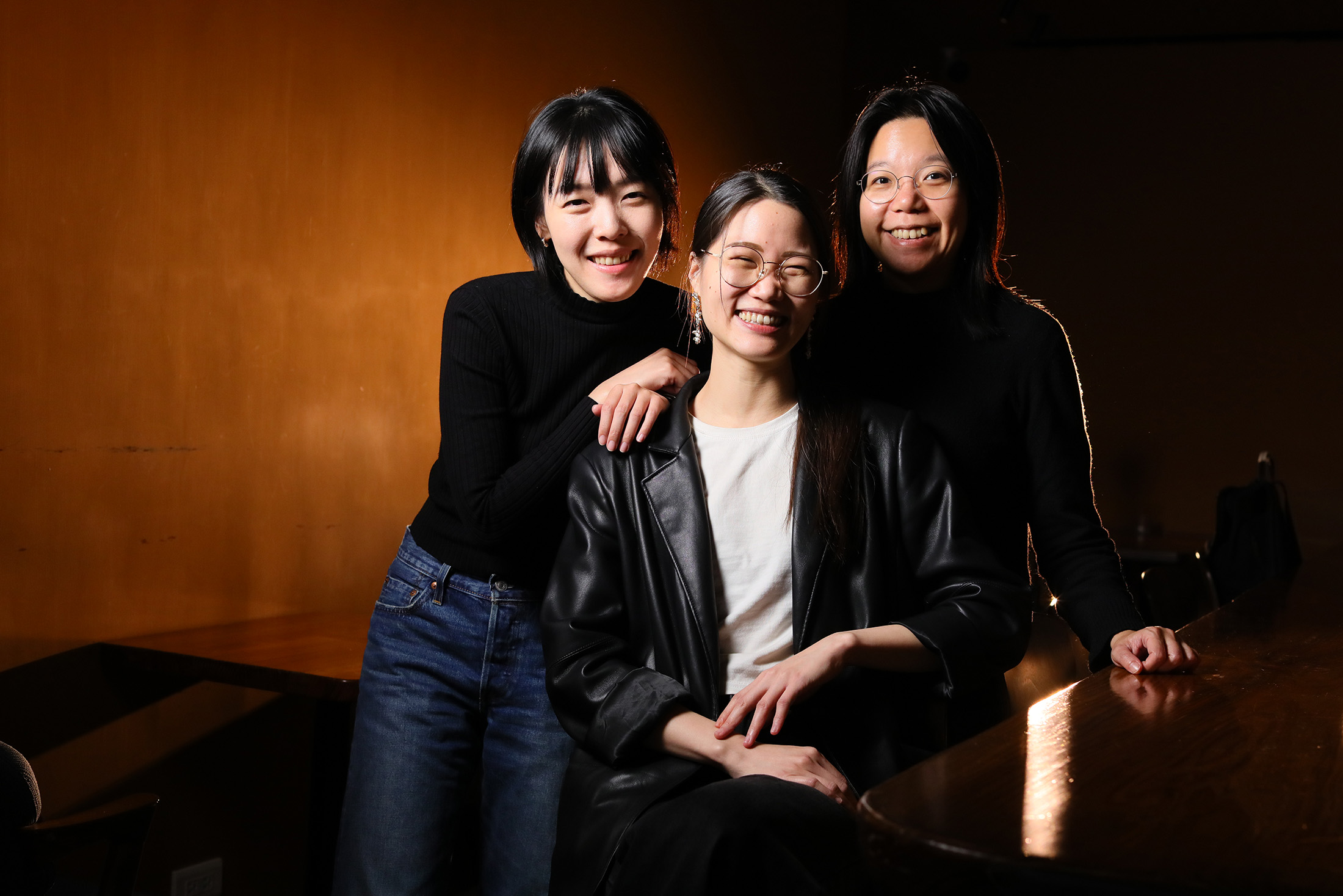 酒吧3位創辦人Sophia（左起）、Ann、Olive的共同愛好就是書本與酒，而且樂於分享。