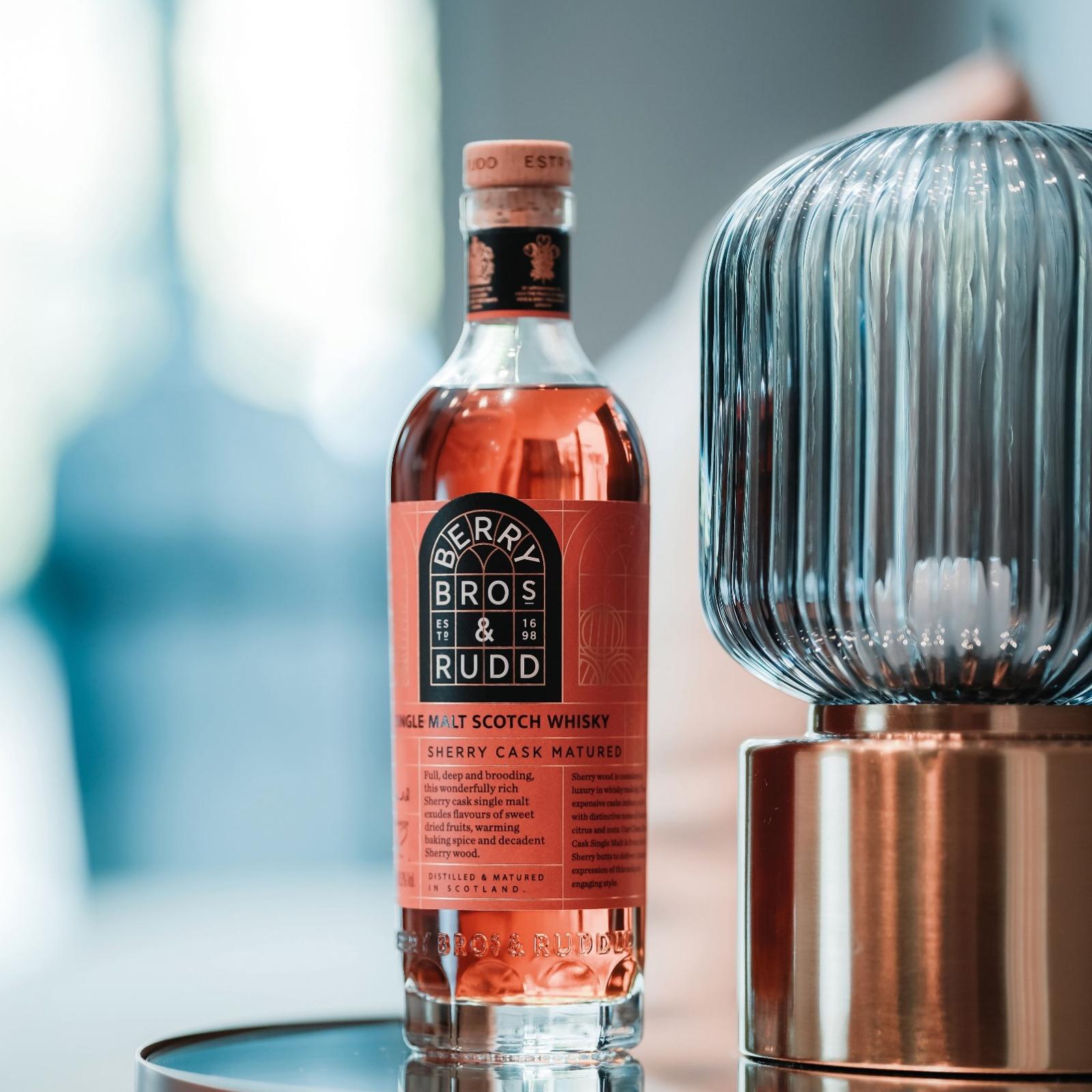 來自英國的「貝瑞兄弟與洛德」（Berry Bros & Rudd，簡稱BBR）是英國最古老酒商之一。其最近發表的「貝瑞雅仕」系列單一麥芽威士忌鑑賞版，帶領入門酒迷從調和威士忌進階到單一麥芽威士忌的世界。