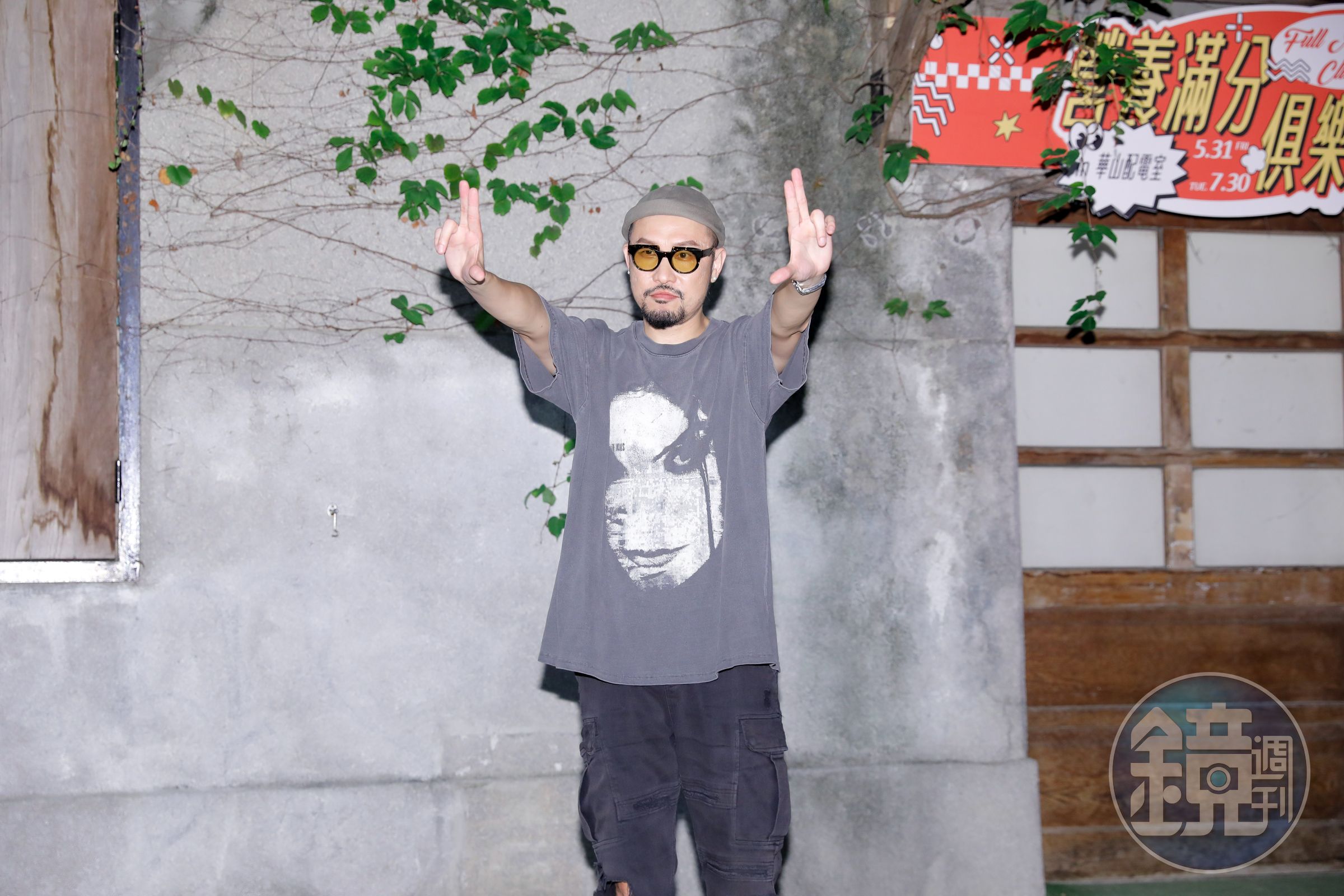 熱狗開心慶祝奪金曲35歌王寶座。
