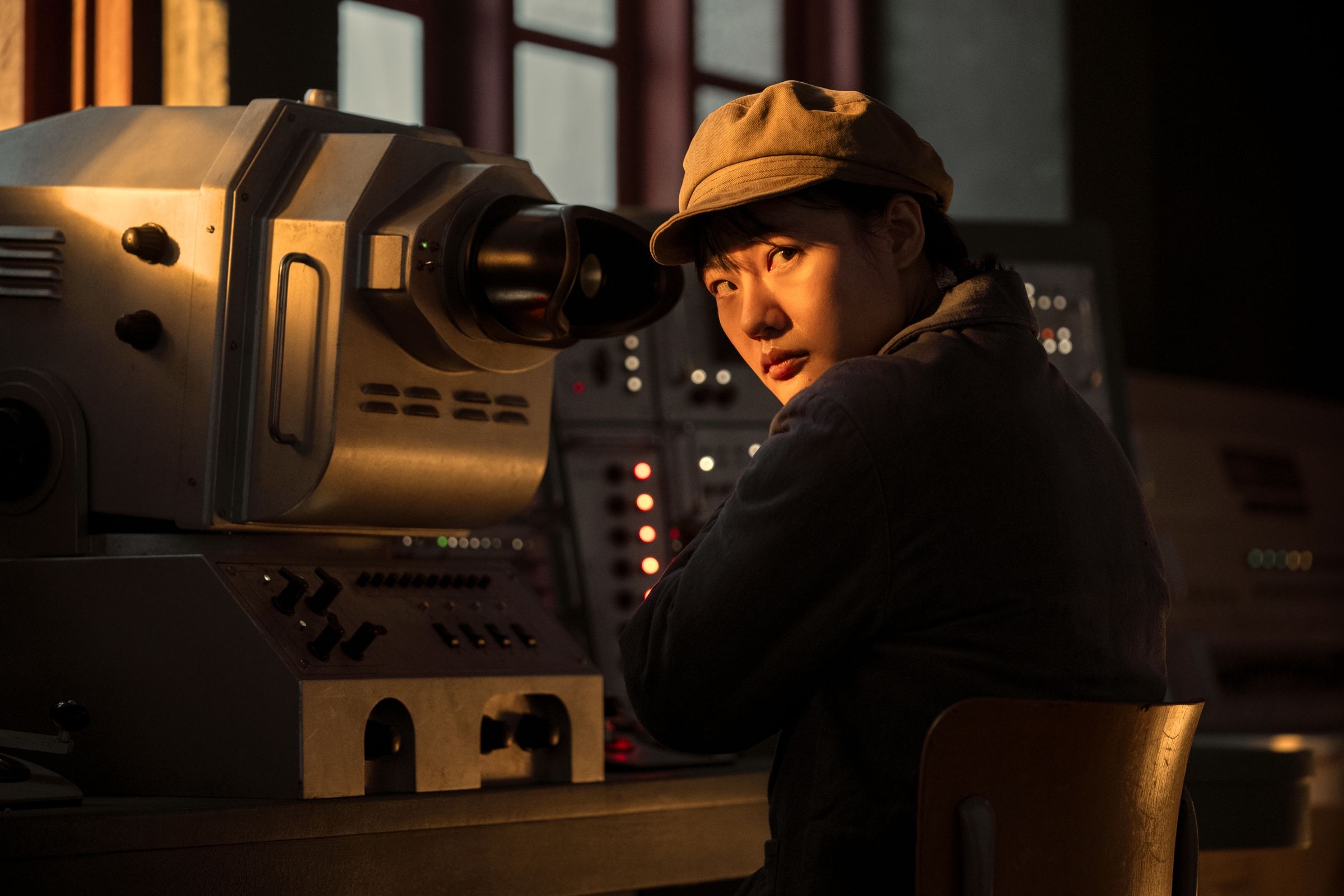 在影集《3體》中,曾靖扮演60年代的主人翁葉文潔,展現頑強的個性。(Netflix提供)