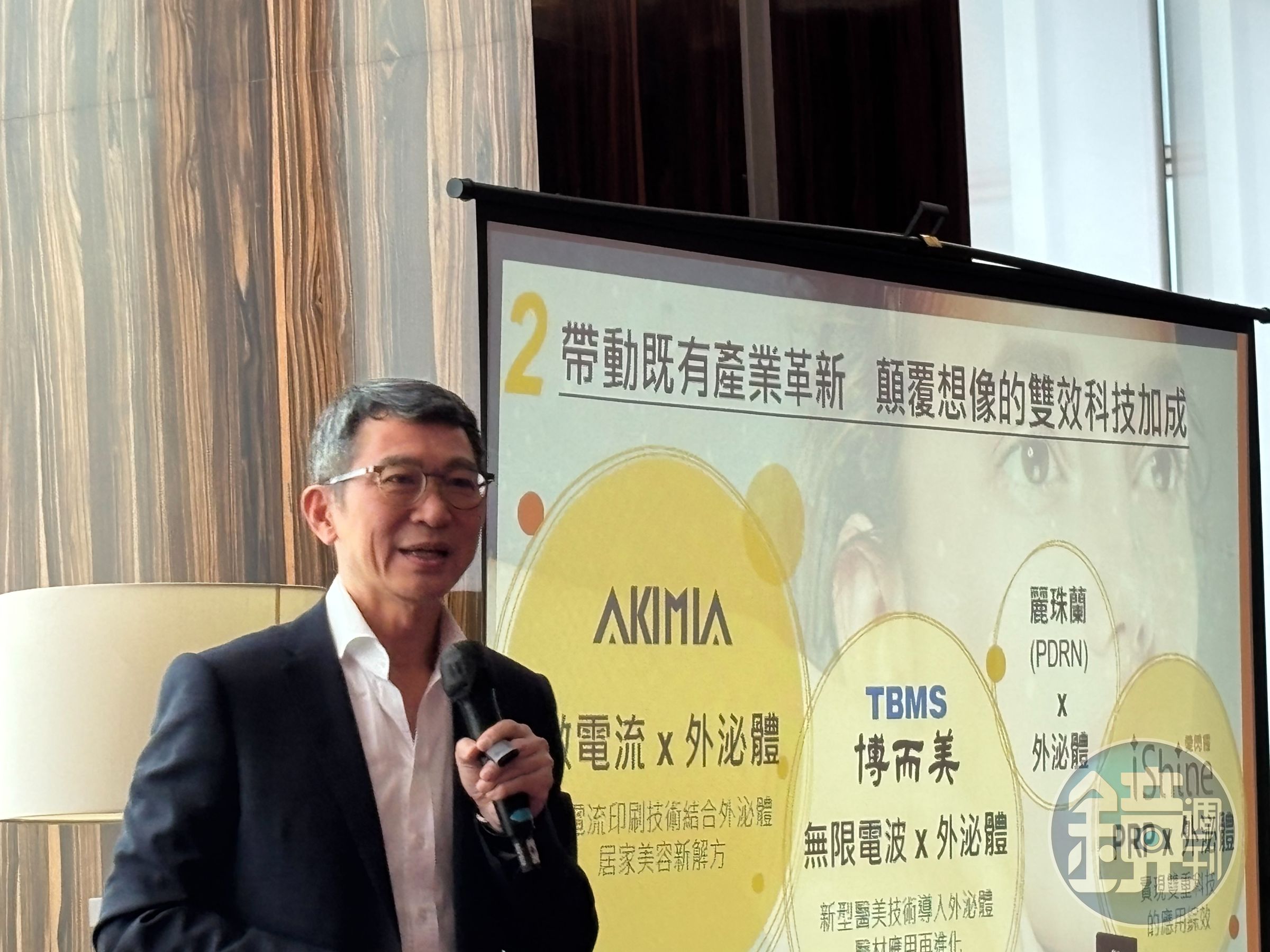 訊聯集團在董事長蔡政憲主導之下,15年前開始佈局AI數位科技,並且將其應用在生技製藥領域,期望為公司營運成長帶來新動力。(林哲良攝)