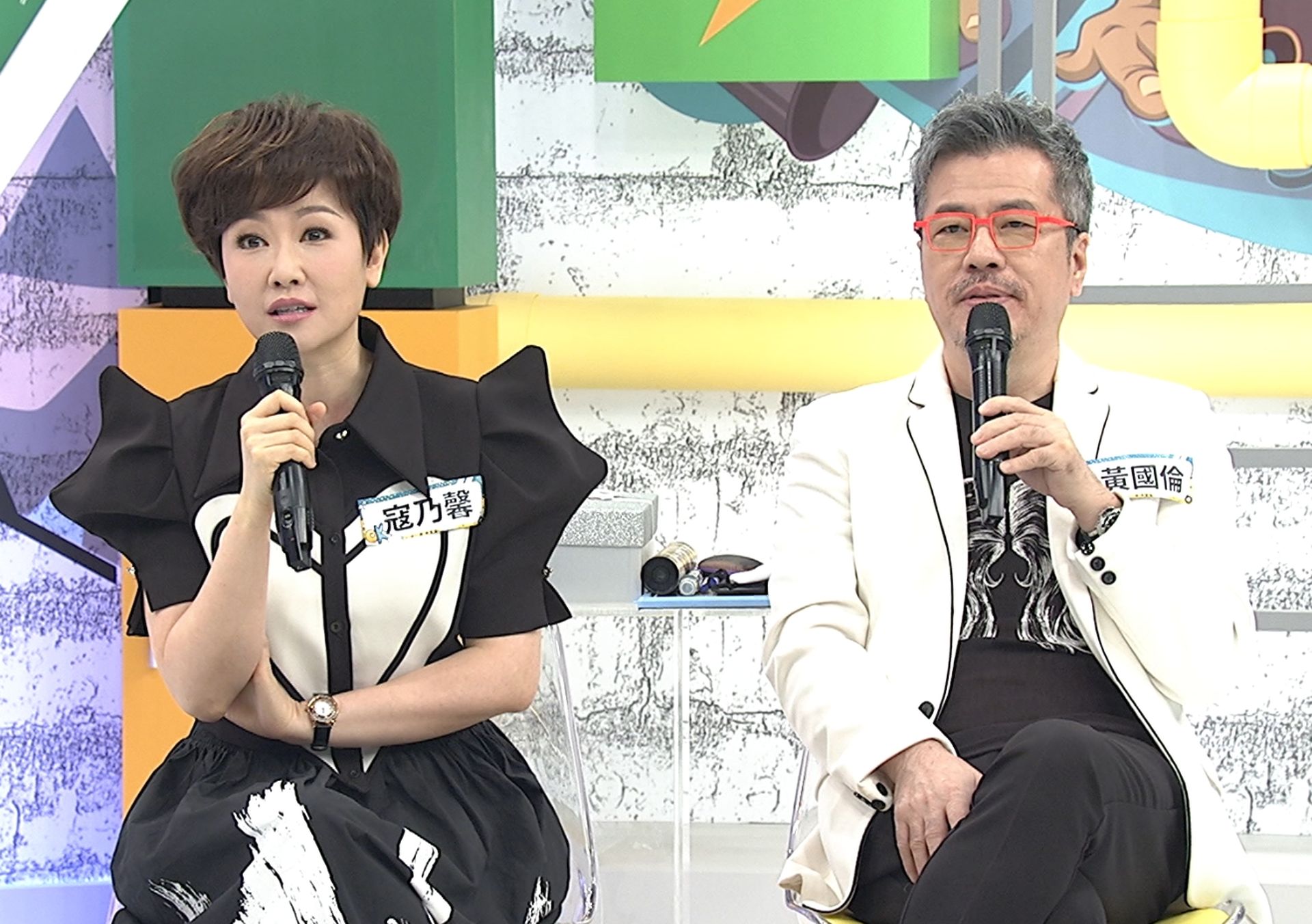 黃國倫與老婆寇乃馨一起上節目錄影。（中天提供）