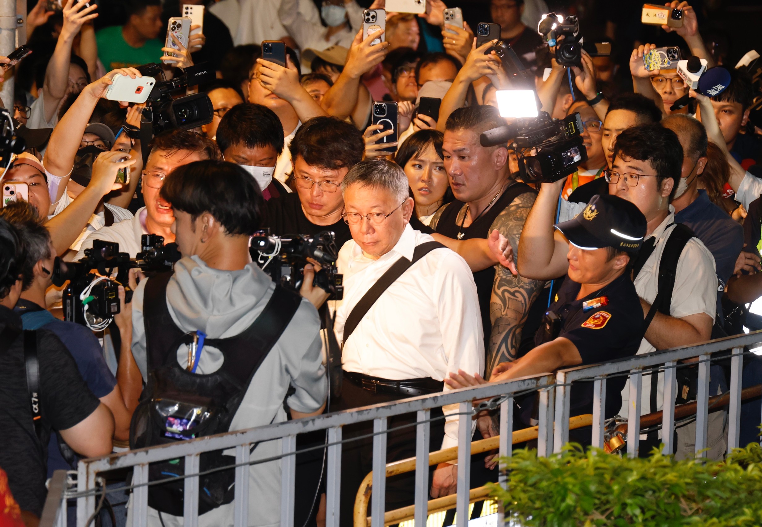 柯文哲無保請回被撤銷，預計明早重開羈押庭。