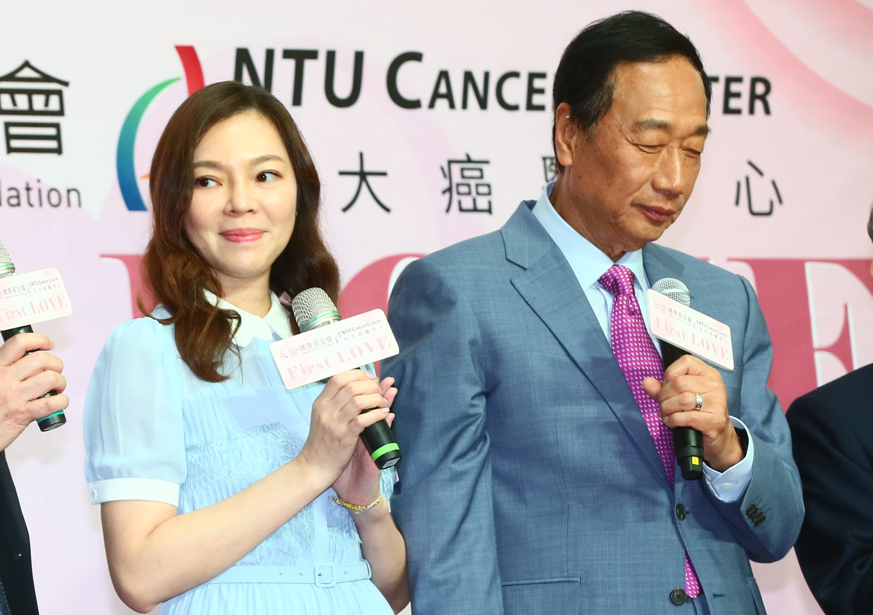 郭台銘和夫人曾馨瑩結婚18年,過去常一起出席公益活動。(本刊資料照)