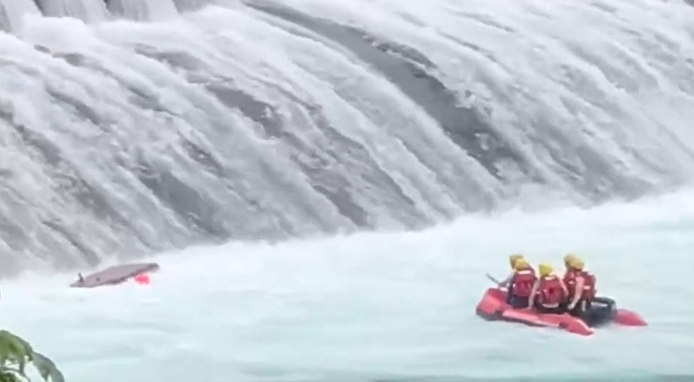 新北市桂山發電廠8日發生溺水意外,一名消防員為救人不慎殉職。(翻攝畫面)